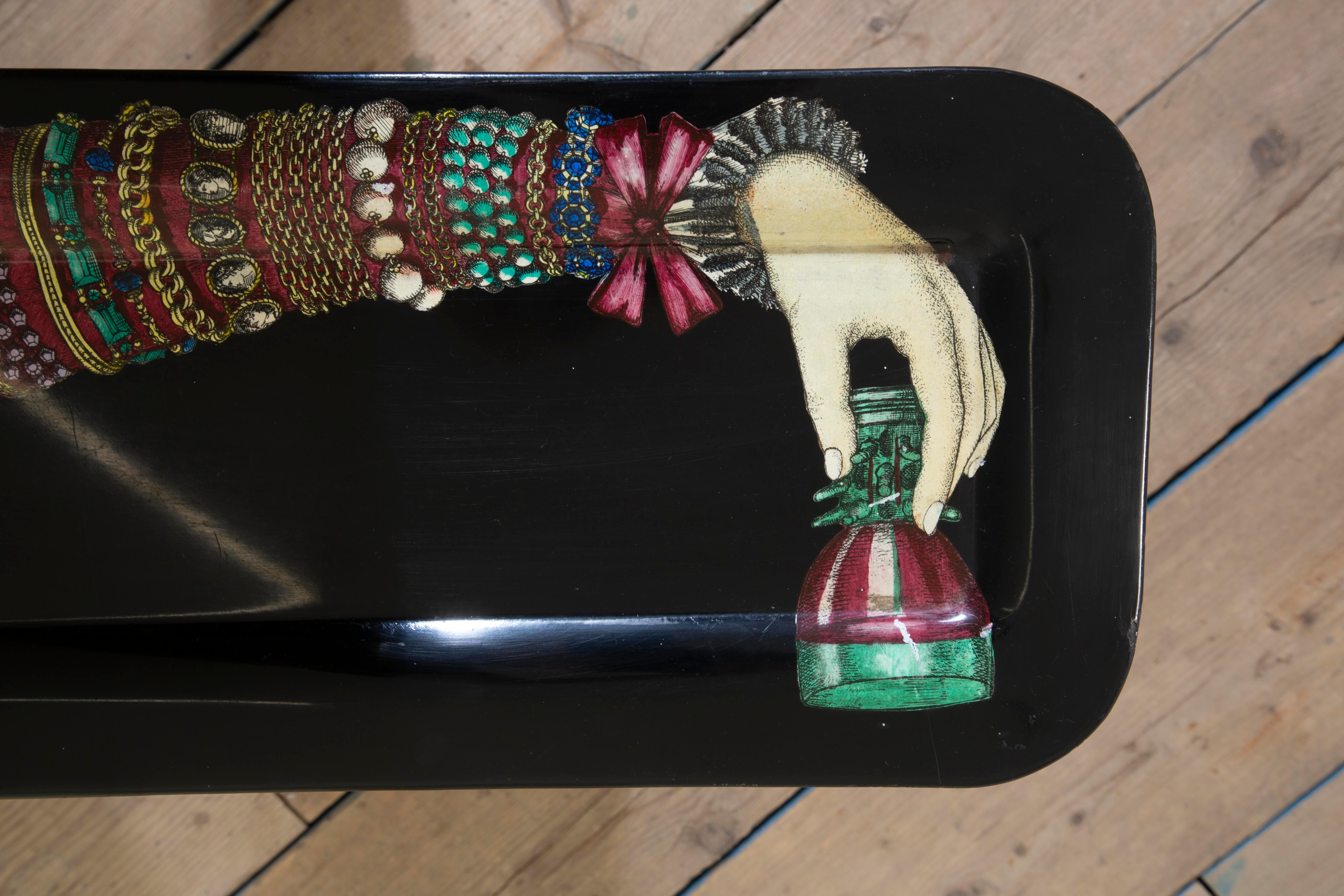 siglo XX, Piero Fornasetti Bandeja de latón y metal con base en venta 5