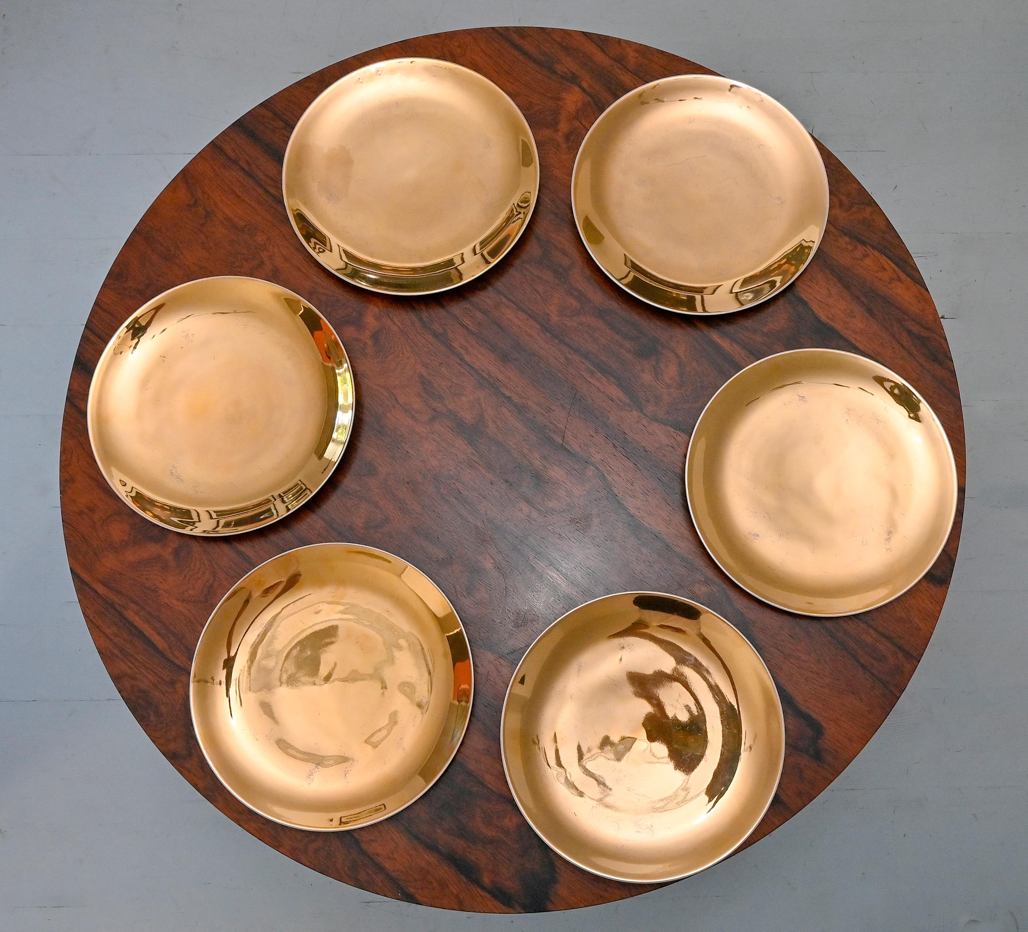 Assiettes Piero Fornasetti du 20ème siècle en porcelaine dorée  Bon état - En vente à Epfach, DE