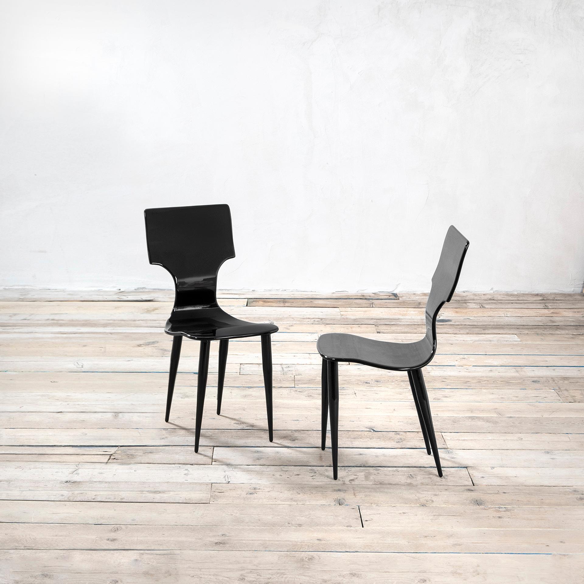 Satz von 4 Stühlen aus schwarz lackiertem Holz von Piero Fornasetti aus dem 20. Jahrhundert, 90er Jahre (Metall) im Angebot