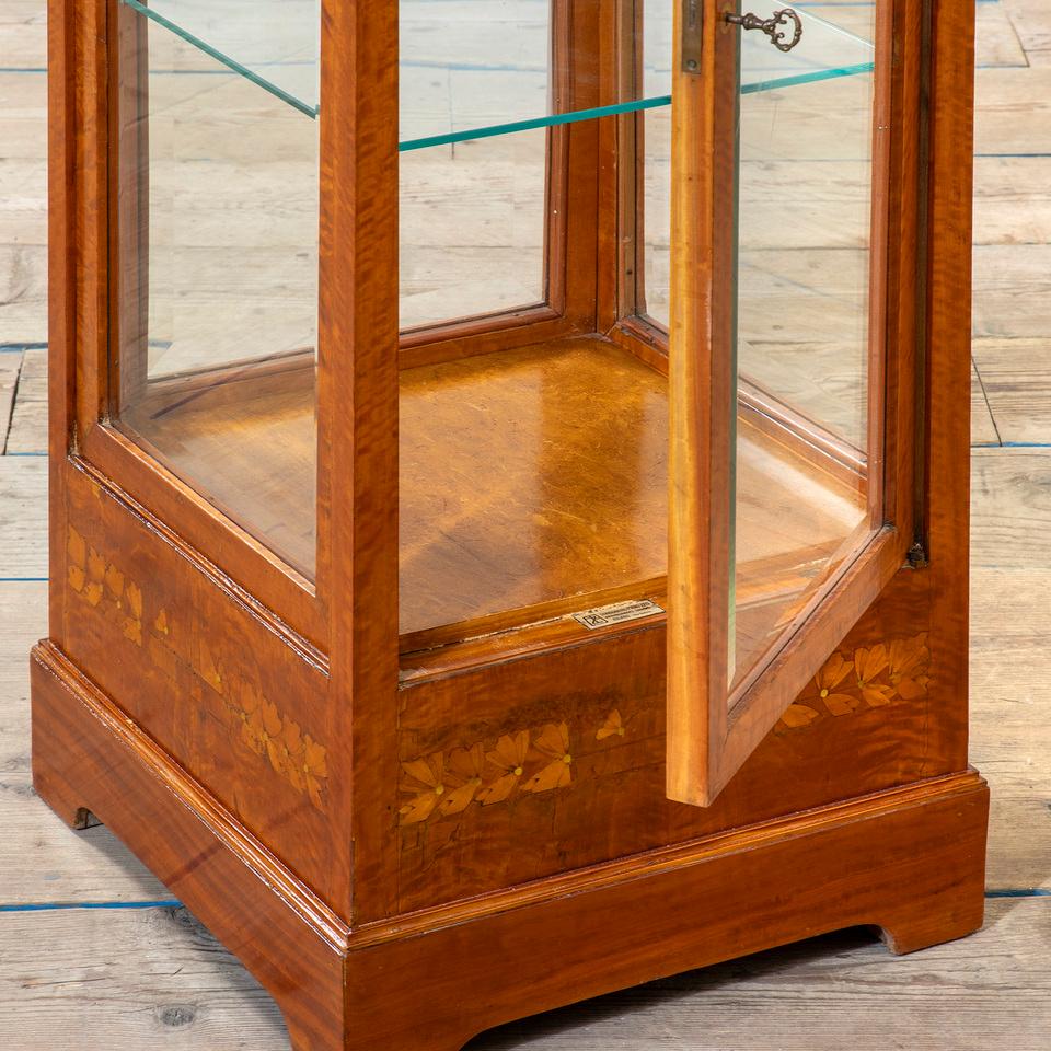 Glass 20th Century, Piero Zen Wooden Liberty Vitrine 1900 For Sale