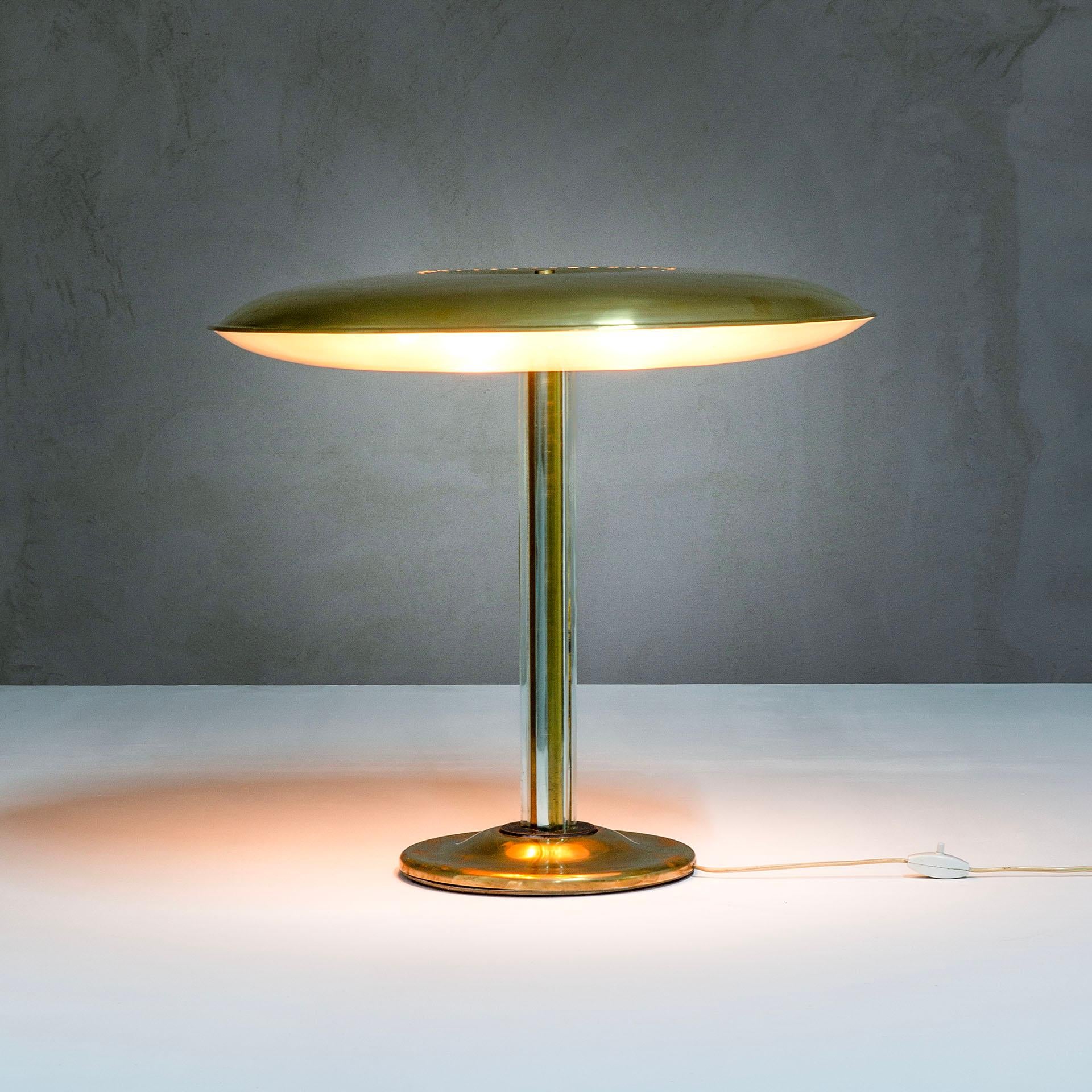 Mid-Century Modern 20th Century Pietro Chiesa Table Lamp in Glass and Brass for Fontana Arte, 40s For Sale