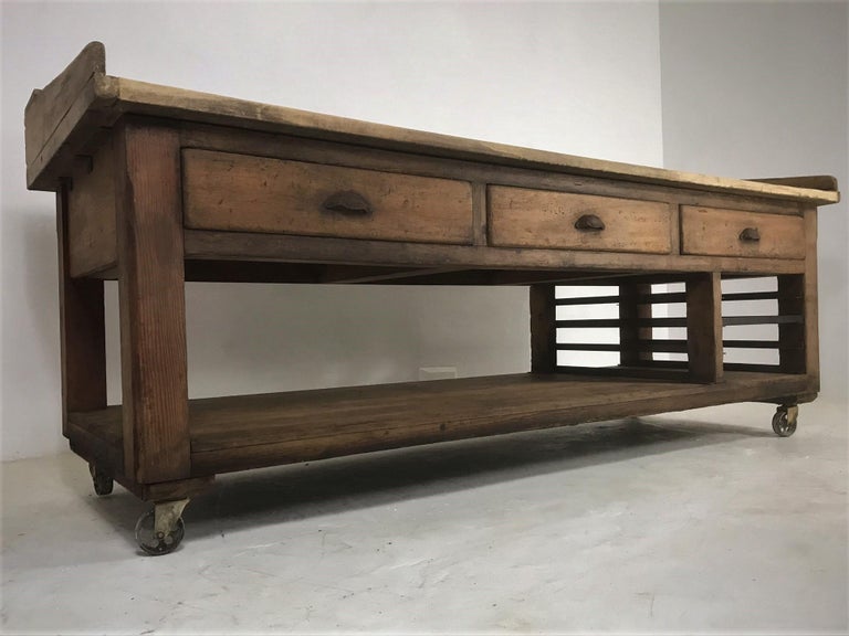 20th Century Pine and Sycamore Bakers Table Kitchen Island Table Centerpiece at 1stDibs ...