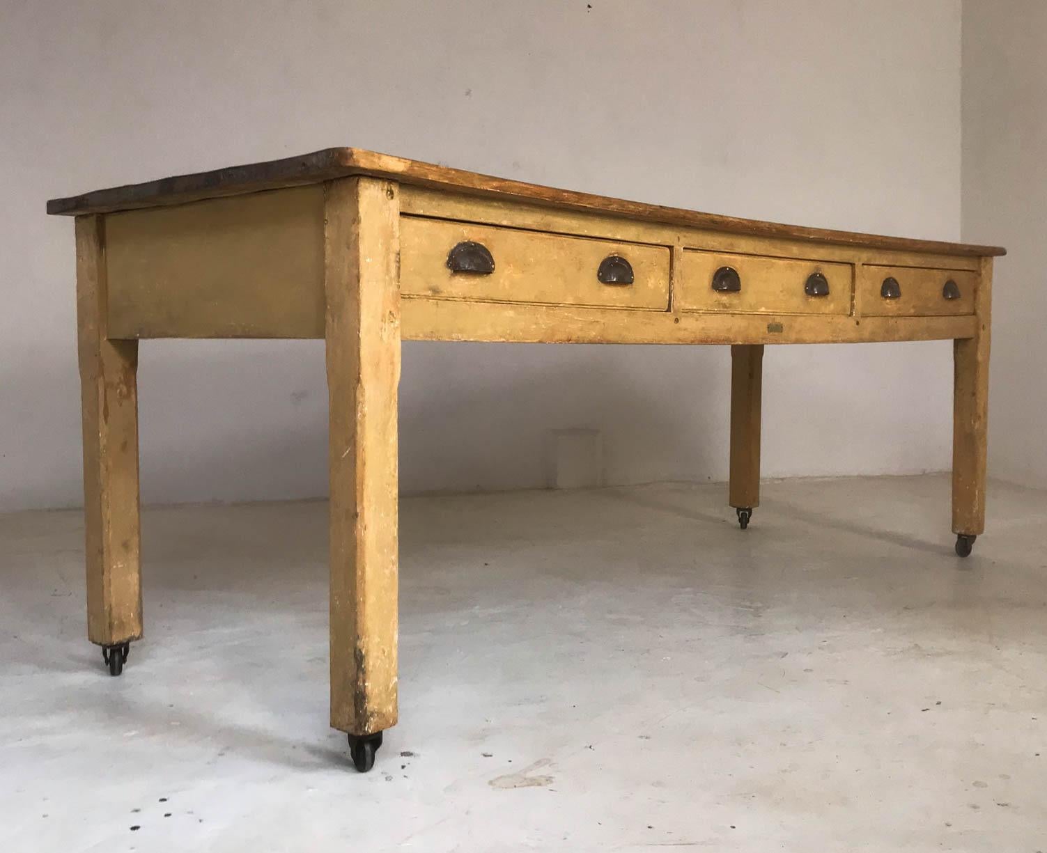 20th Century Pine Baker's Table or Kitchen Table or Farmhouse Dining Table In Good Condition In Culverthorpe, Lincs