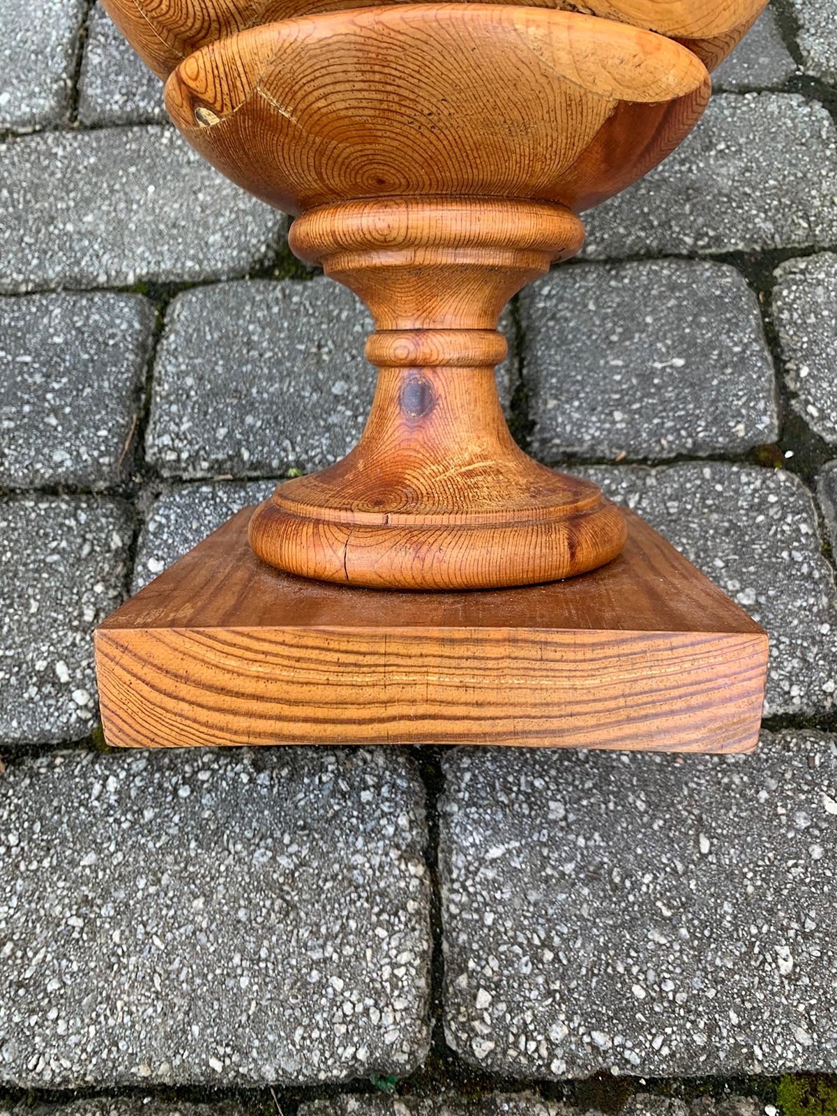 20th Century Pine Urn For Sale 6