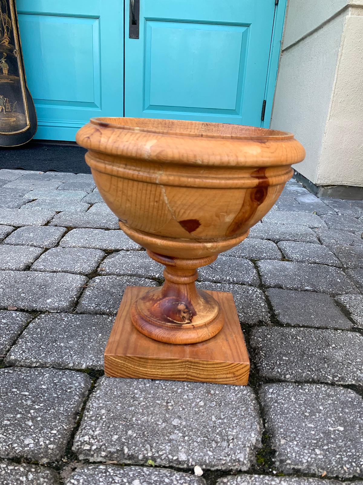 20th Century Pine Urn For Sale 9