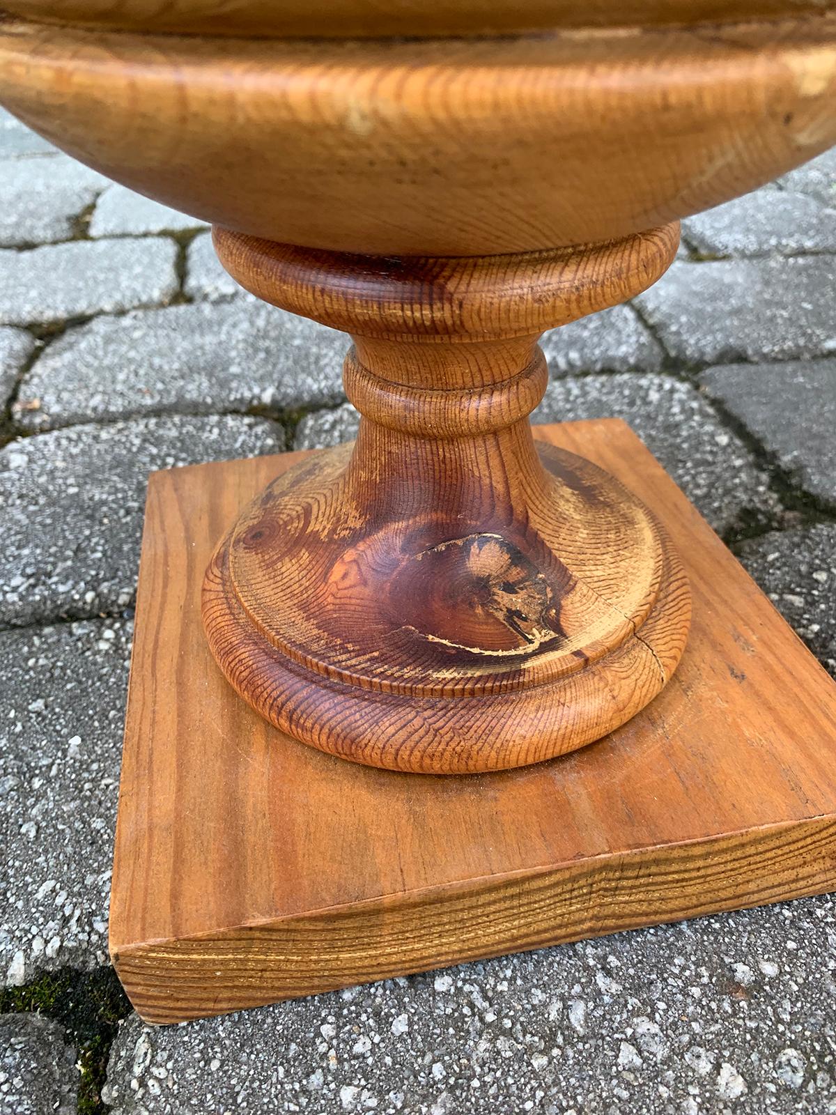 20th Century Pine Urn For Sale 3