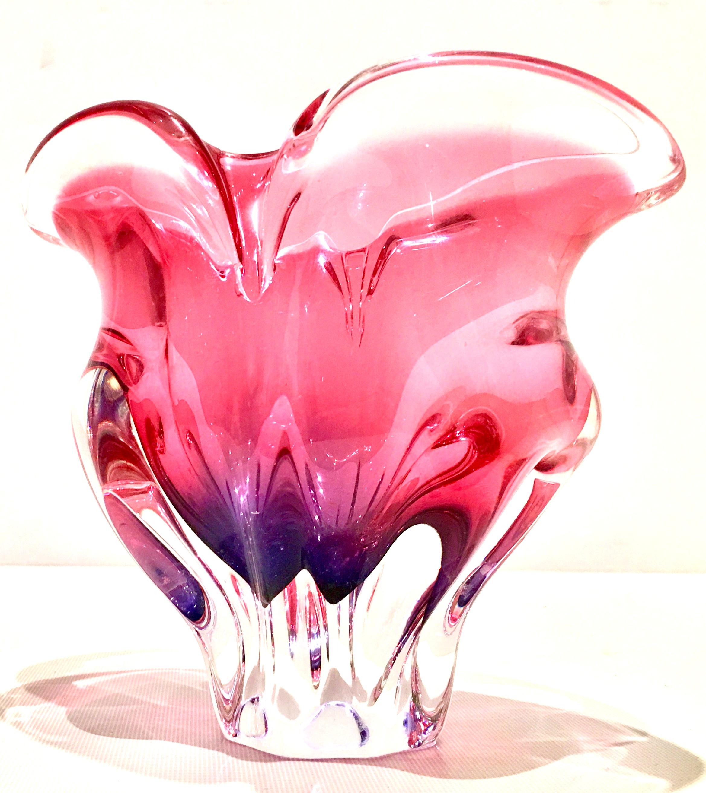 20th Century Pink and Amethyst Art Glass Organic Heart Form Vase In Good Condition For Sale In West Palm Beach, FL