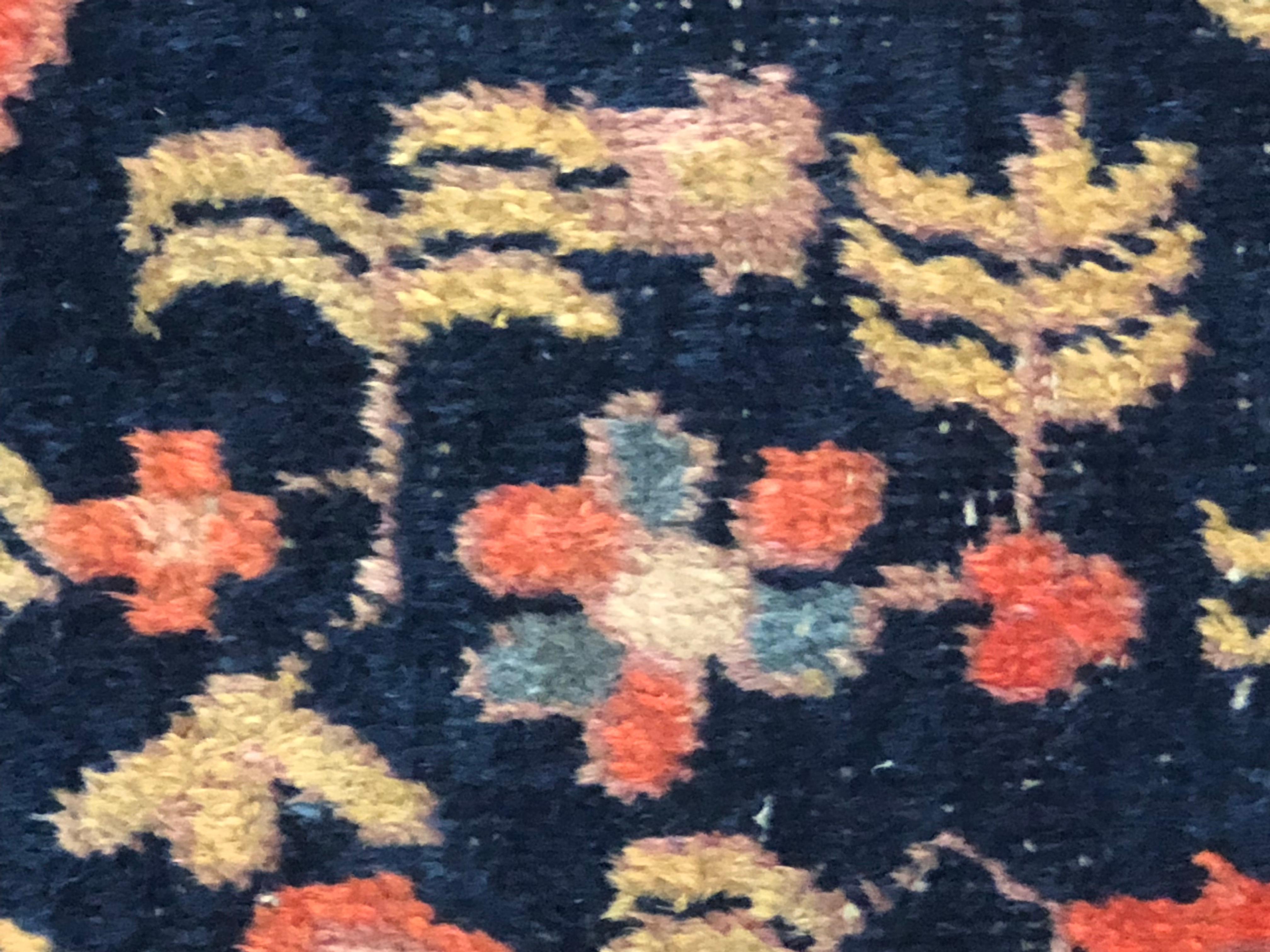 Rosa und blauer Samarkand-Teppich mit Medaillon aus dem 20. Jahrhundert, Samarkand, ca. 1920 im Zustand „Gut“ im Angebot in Firenze, IT