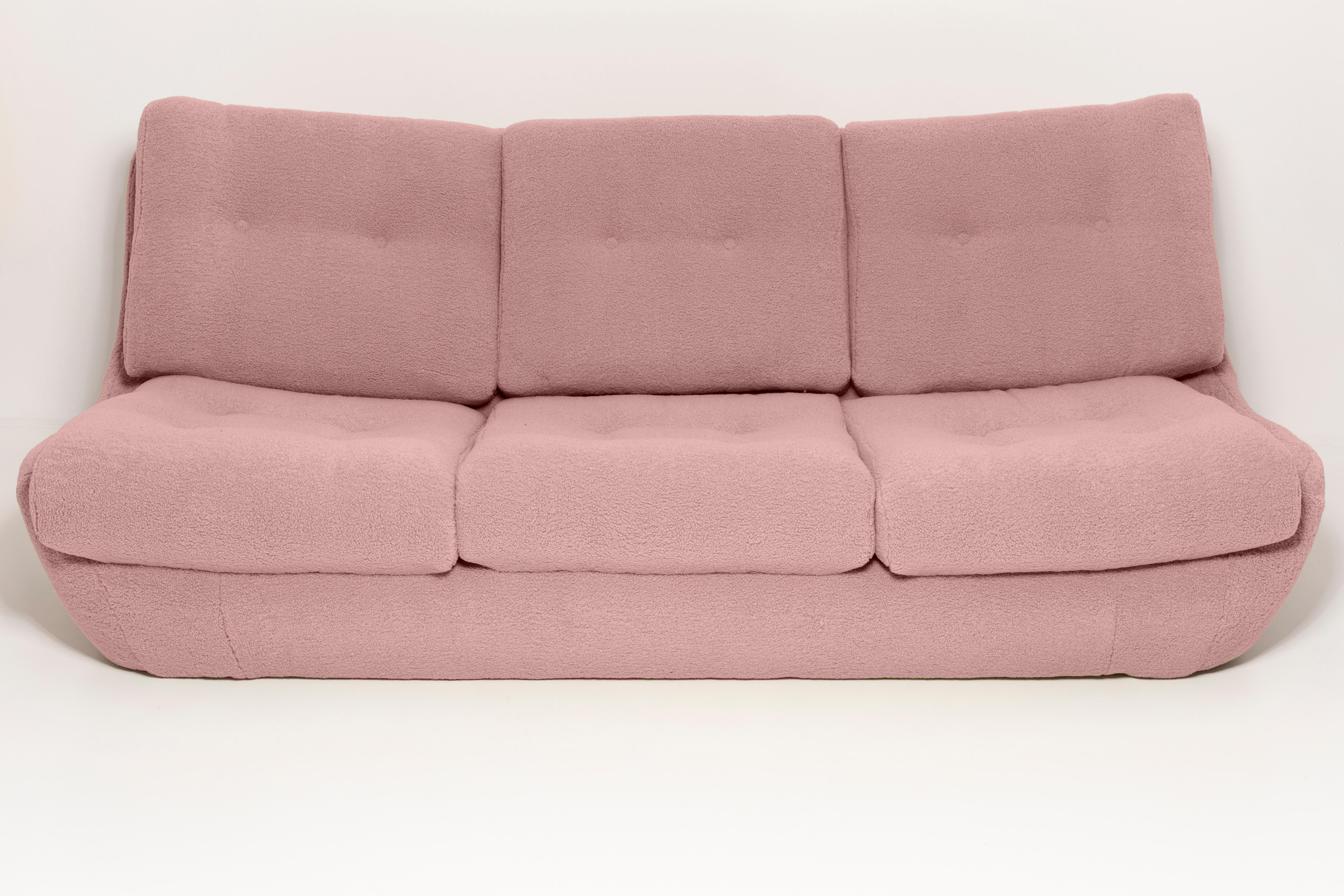 Atlantis sofa from the 1960s, produced in Czech Republic - at the moment they are unique. Due to their dimensions, they perfectly blend in even in small apartments providing comfort and beautiful decoration. Covered with high-quality pink blush