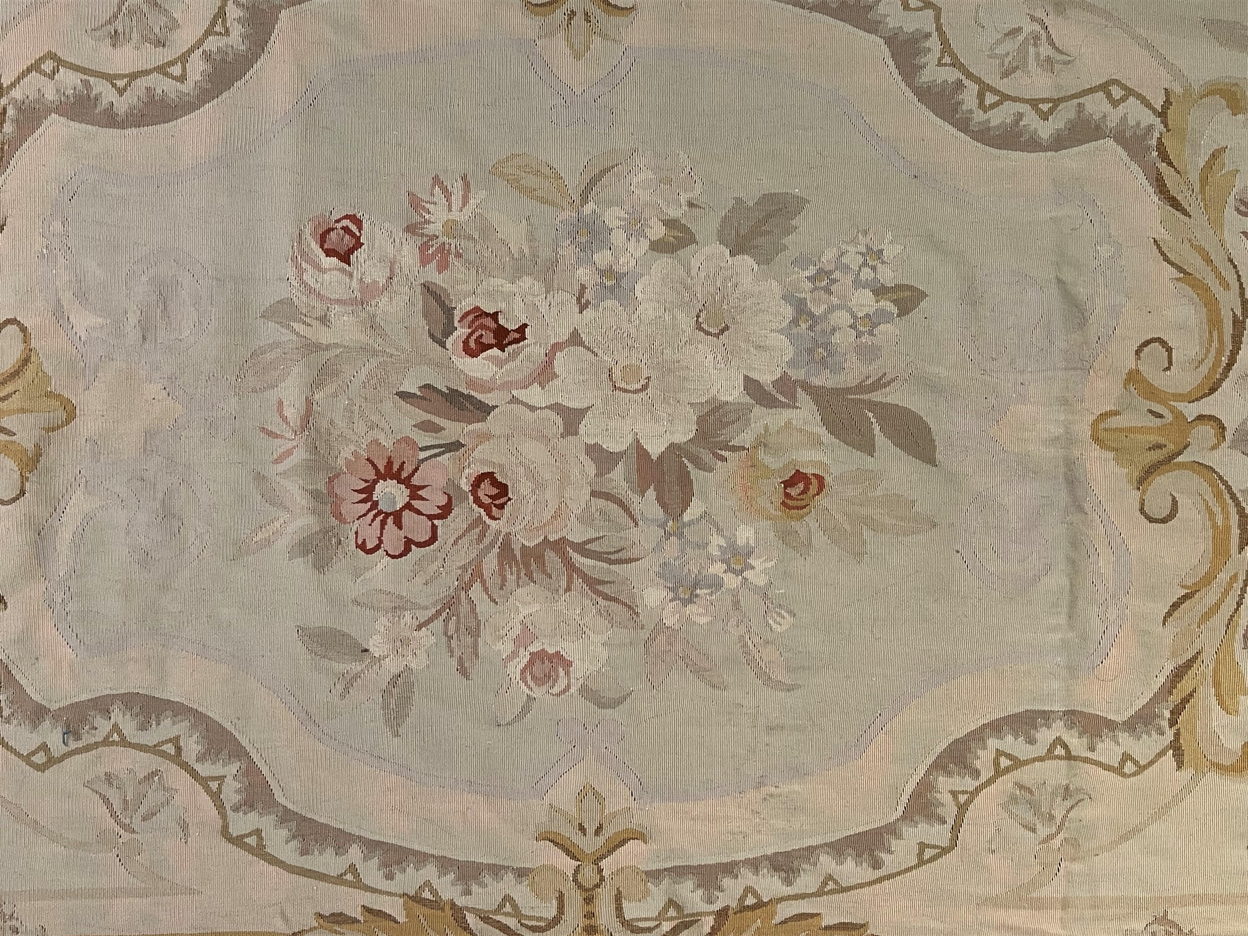 20th Century Pink Purple White Floreal Central Medallion Aubusson, ca 1920 For Sale 5