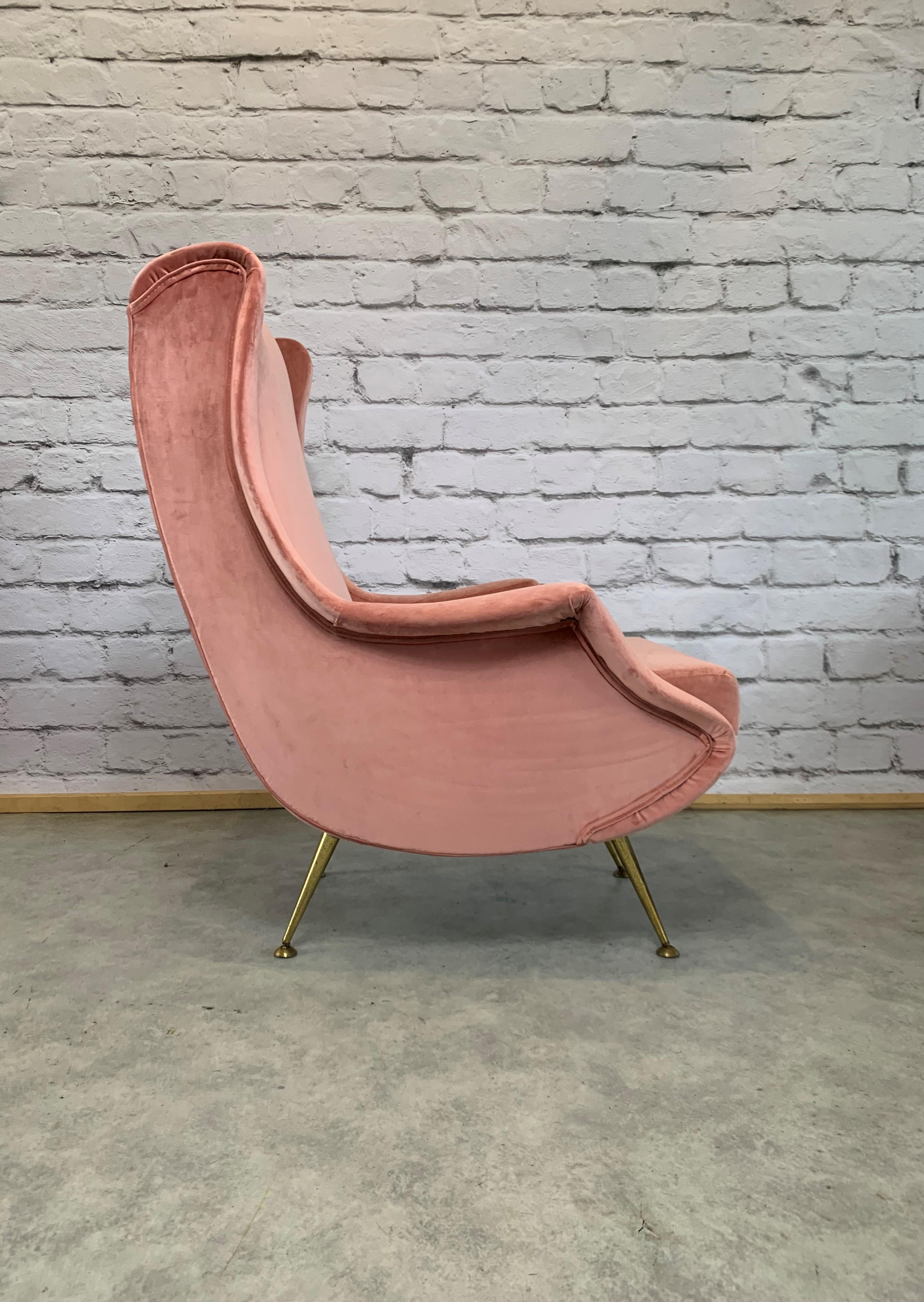 20th Century Pink Velvet Italian Vintage Sculptural Armchair, 1960s 4