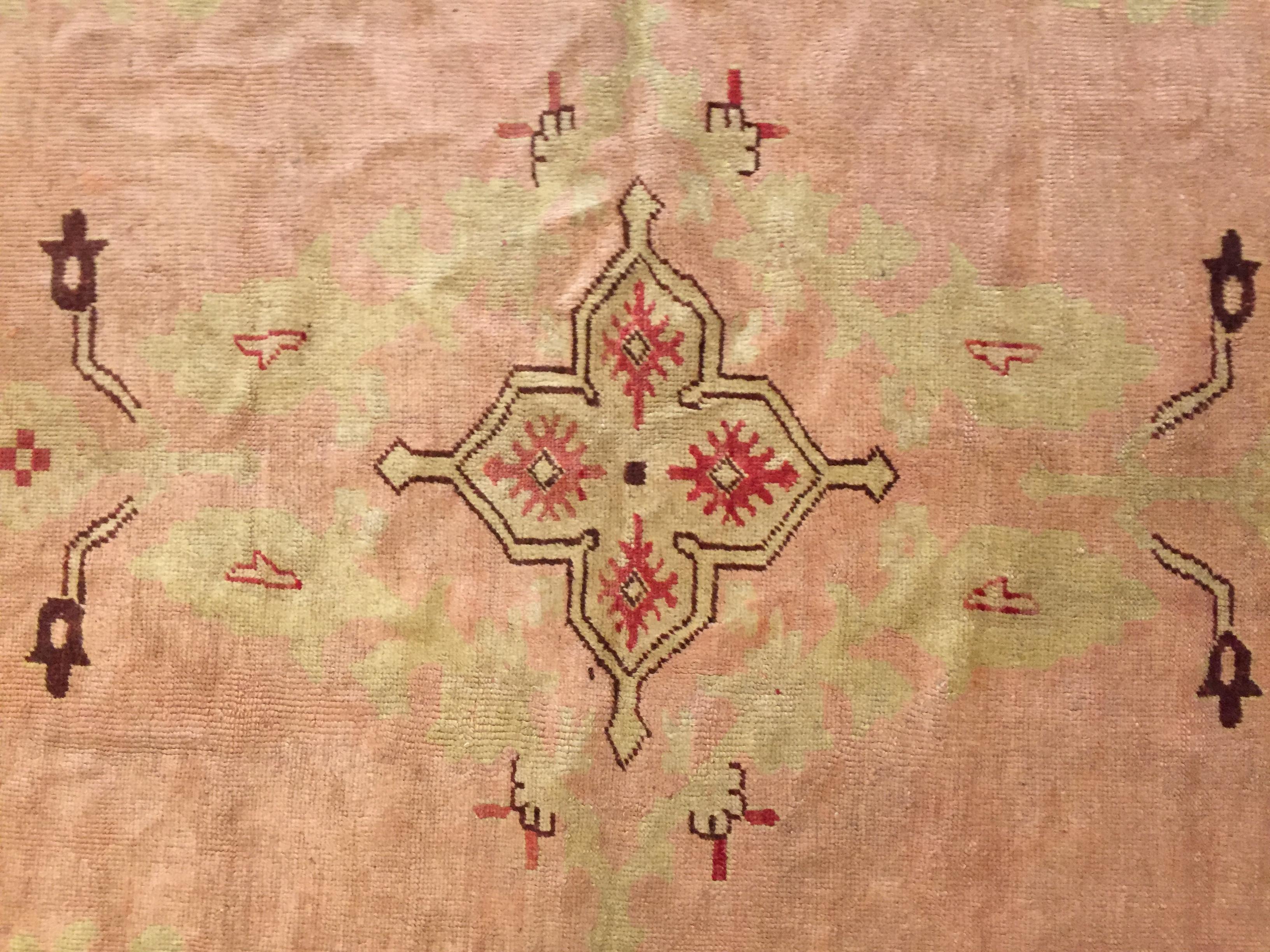 Oushak 20th Century Pink Wool Turkish Ushak Central Western Anatolia Rug, 1900s