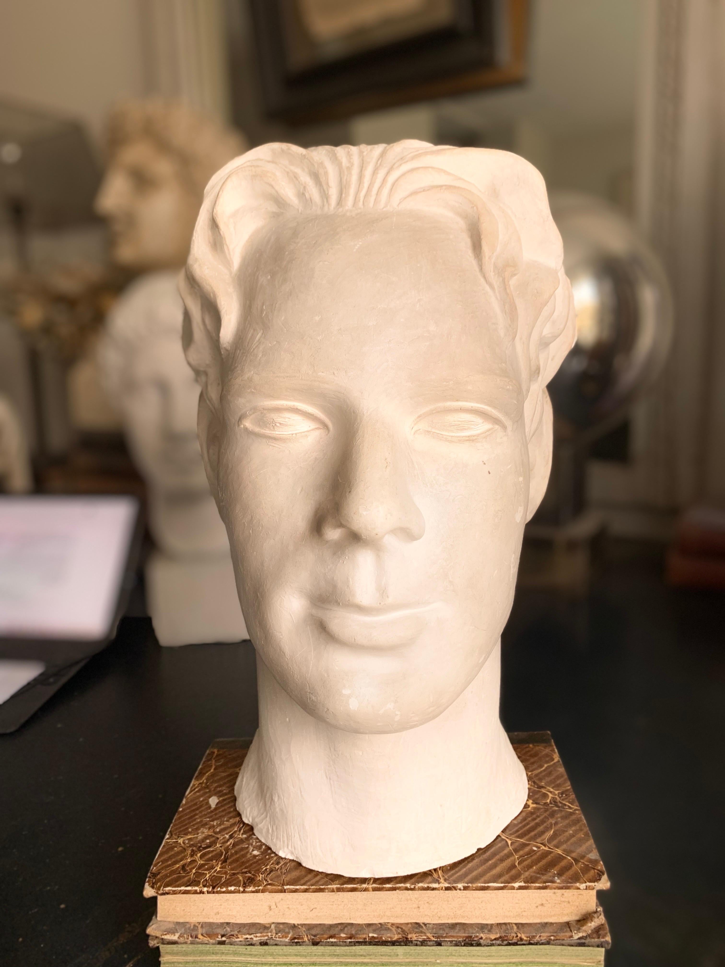Intonaco Busto in gesso di uomo del XX secolo di Stina Edman in vendita