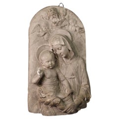 20ème siècle Plâtre Italien Religieux Haut Relief Sculpture Madonna avec Child