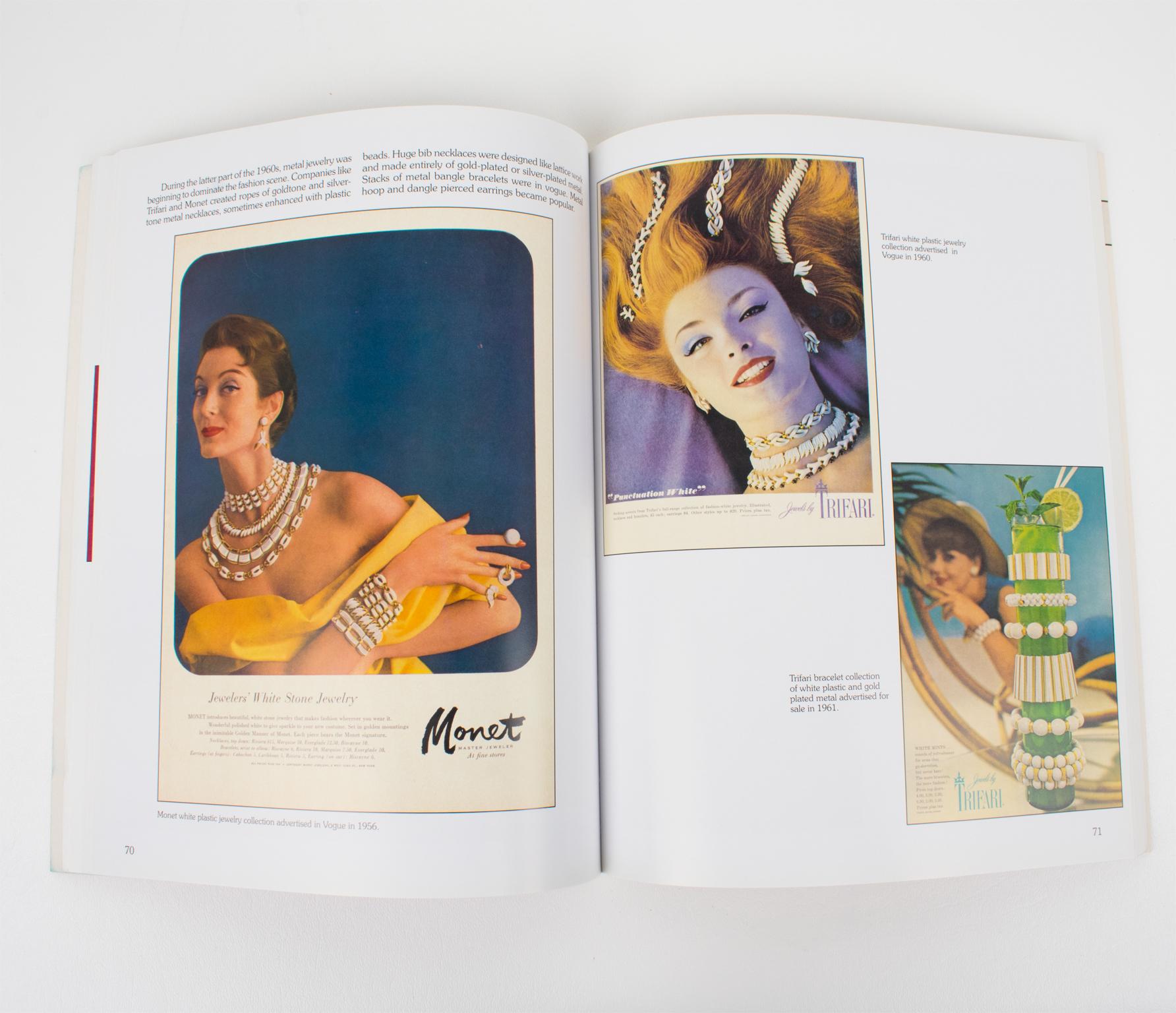 20th Century Plastic Jewelry, English Book by Roseann Ettinger, 2007 In Good Condition For Sale In Atlanta, GA