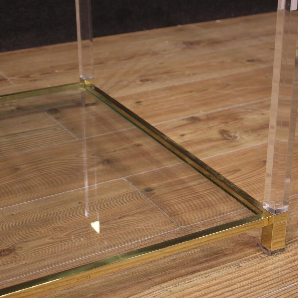 Italienischer Couchtisch aus Plexiglasglas und Goldmetall im Design des 20. Jahrhunderts, 1980 im Angebot 6