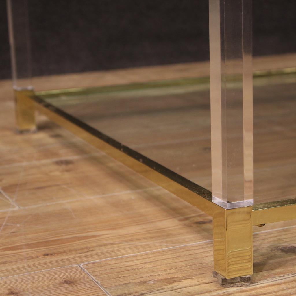 Italienischer Couchtisch aus Plexiglasglas und Goldmetall im Design des 20. Jahrhunderts, 1980 im Angebot 7