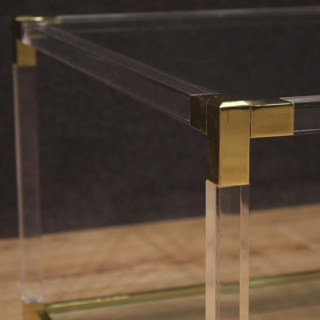 Italienischer Couchtisch aus Plexiglasglas und Goldmetall im Design des 20. Jahrhunderts, 1980 im Angebot 8