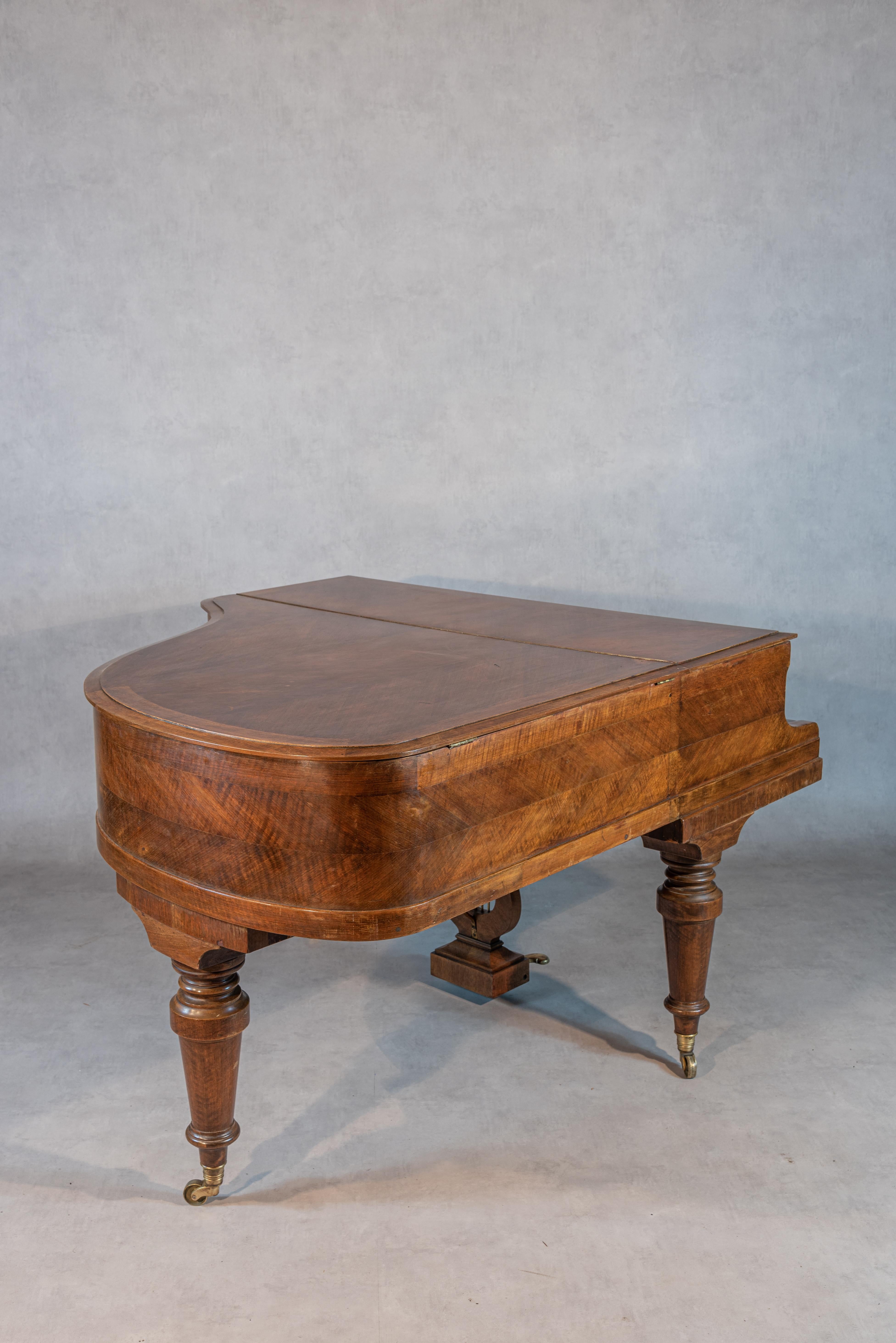 Modell 3Bis Baby-Grand Piano, Pleyel, 20. Jahrhundert (Louis XV.)