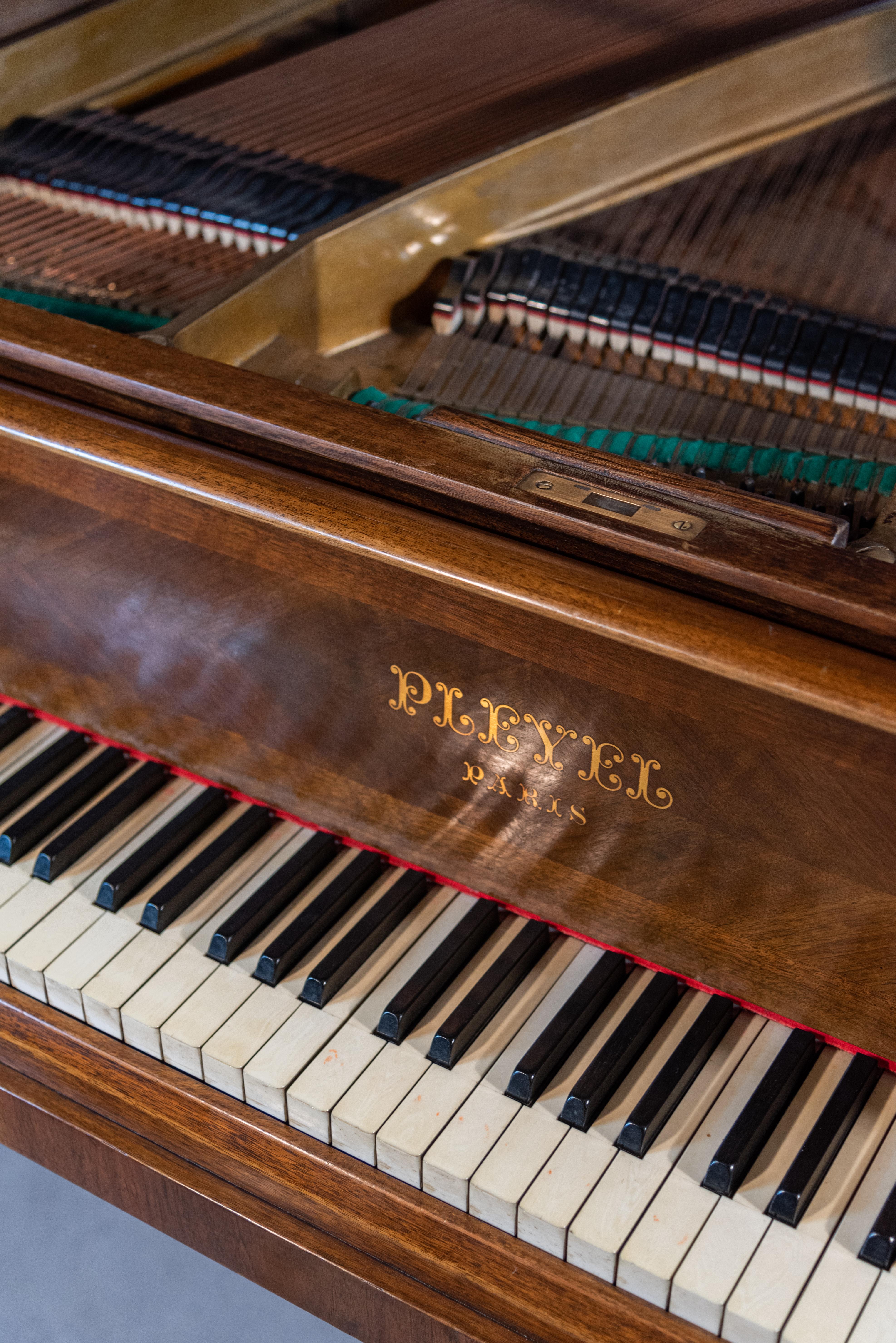 20th Century Pleyel Model 3Bis Baby Grand Piano In Good Condition For Sale In San Antonio, TX