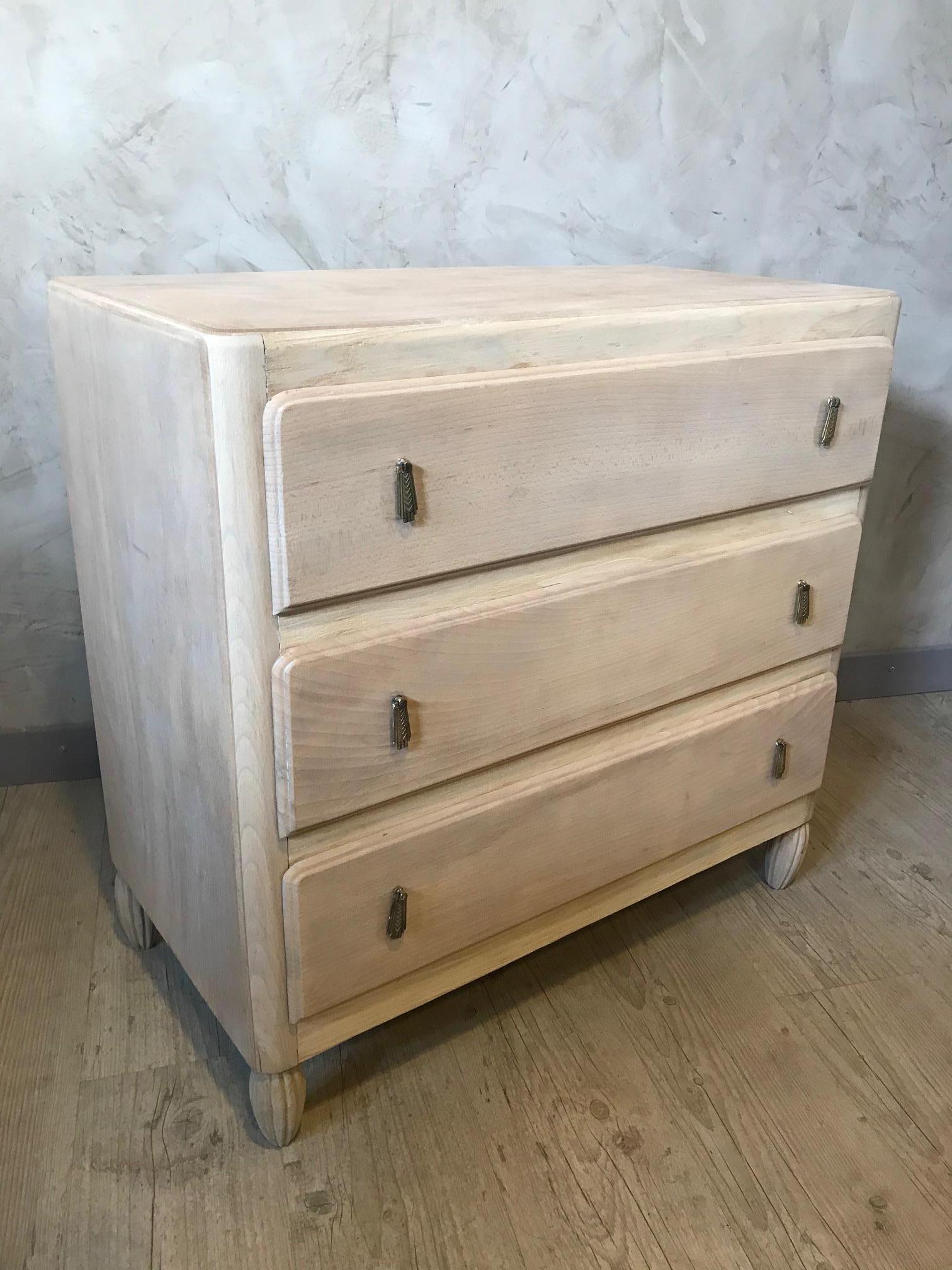 Very nice 20th century plywood French Art Deco style pickled chests of drawer from the 1950s.
Typical Art Deco brass handles. This chests of drawer has been pickled to show its modern style.
You can also add a new patina.
  