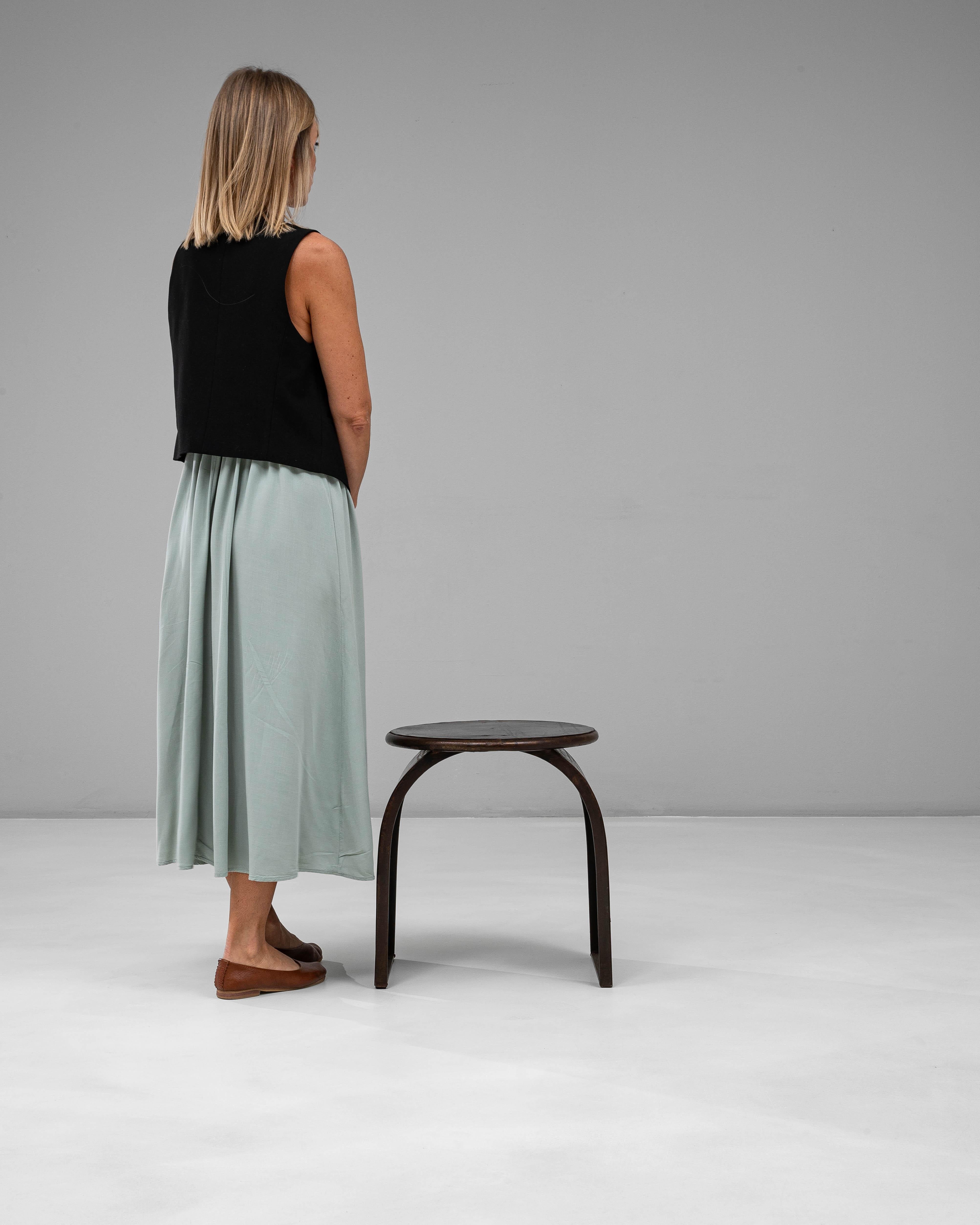 Polnischer industrieller geschwungener Metallhocker des 20. im Zustand „Gut“ in High Point, NC