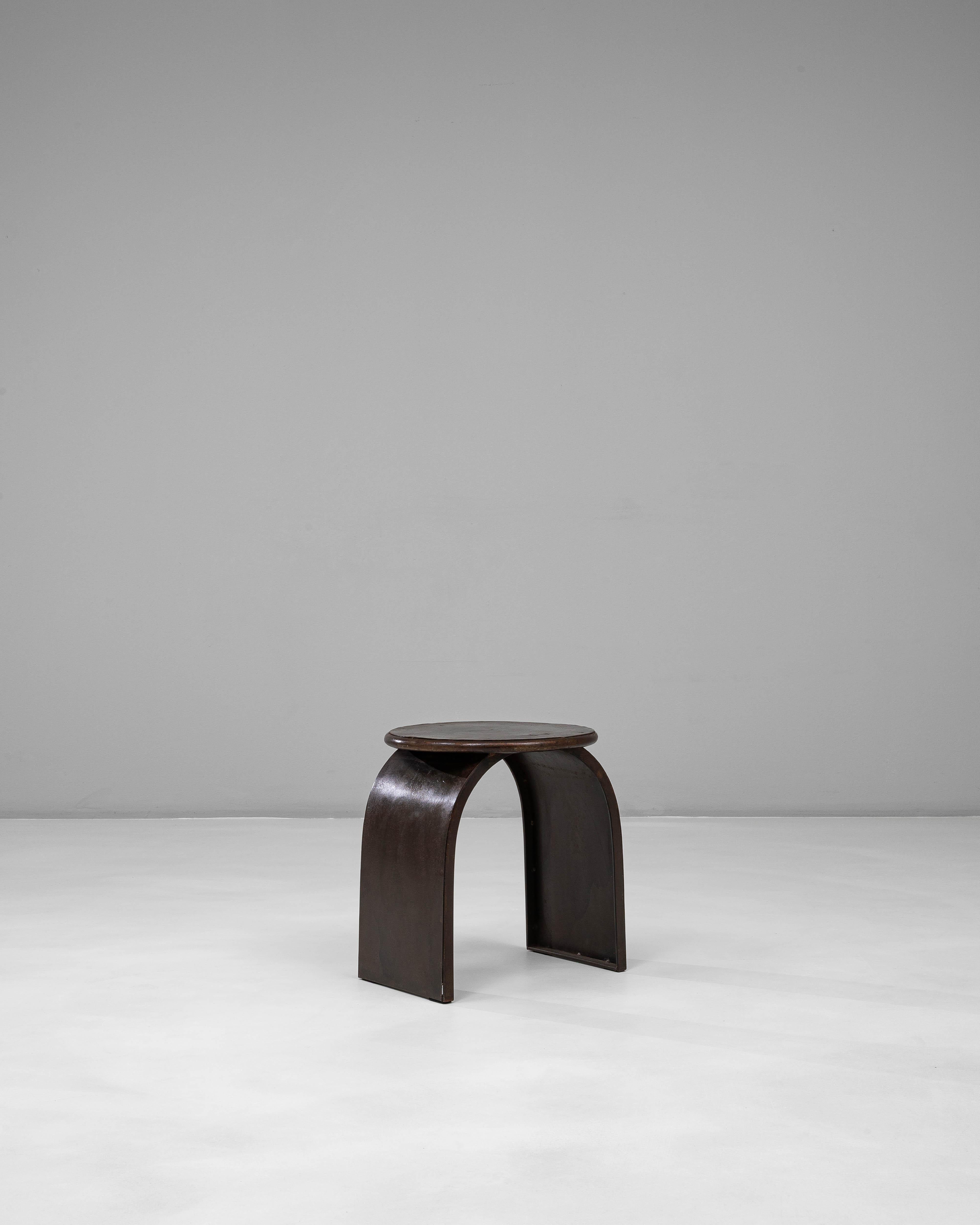 Polnischer industrieller geschwungener Metallhocker des 20. 1