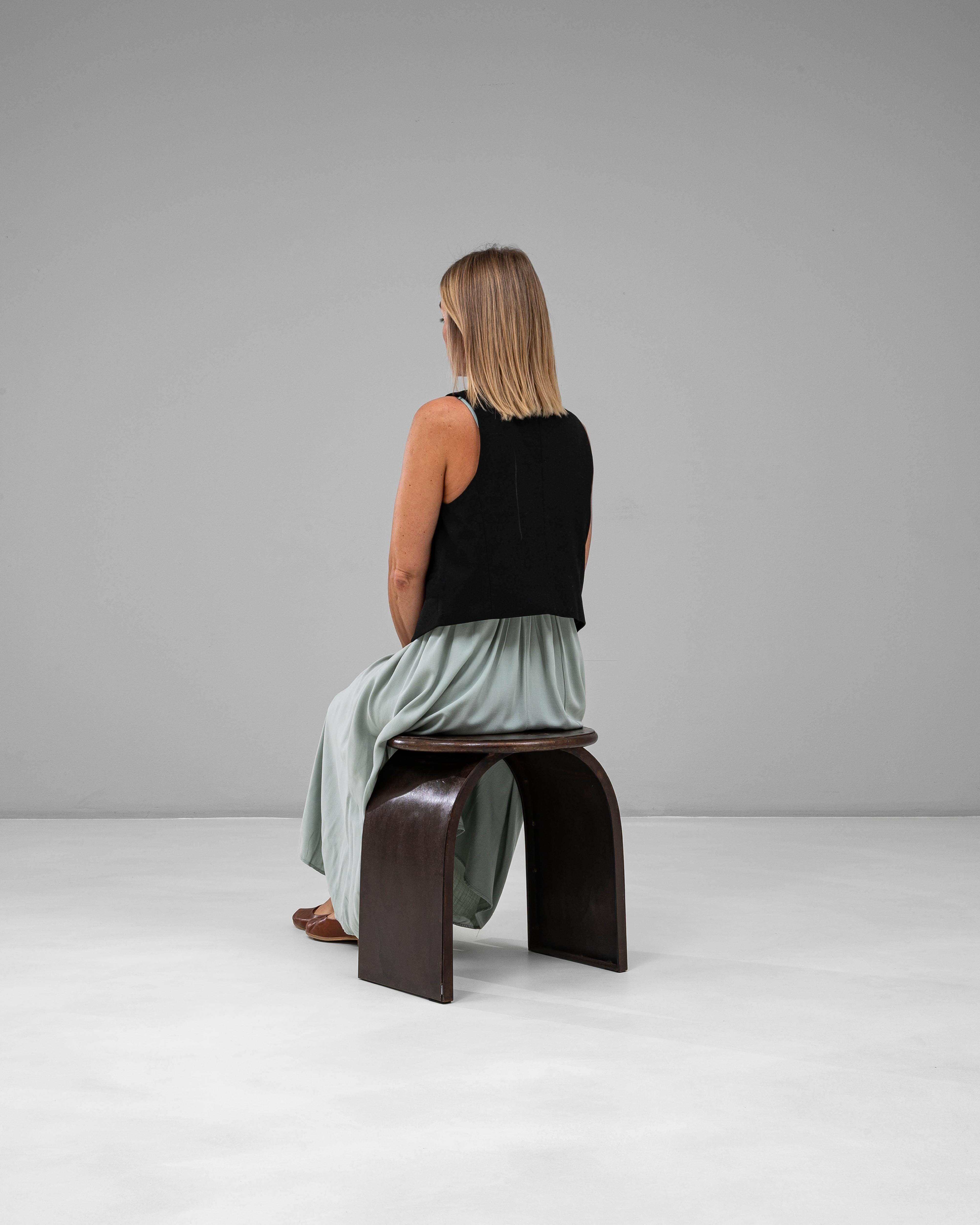 Polnischer industrieller geschwungener Metallhocker des 20. 2