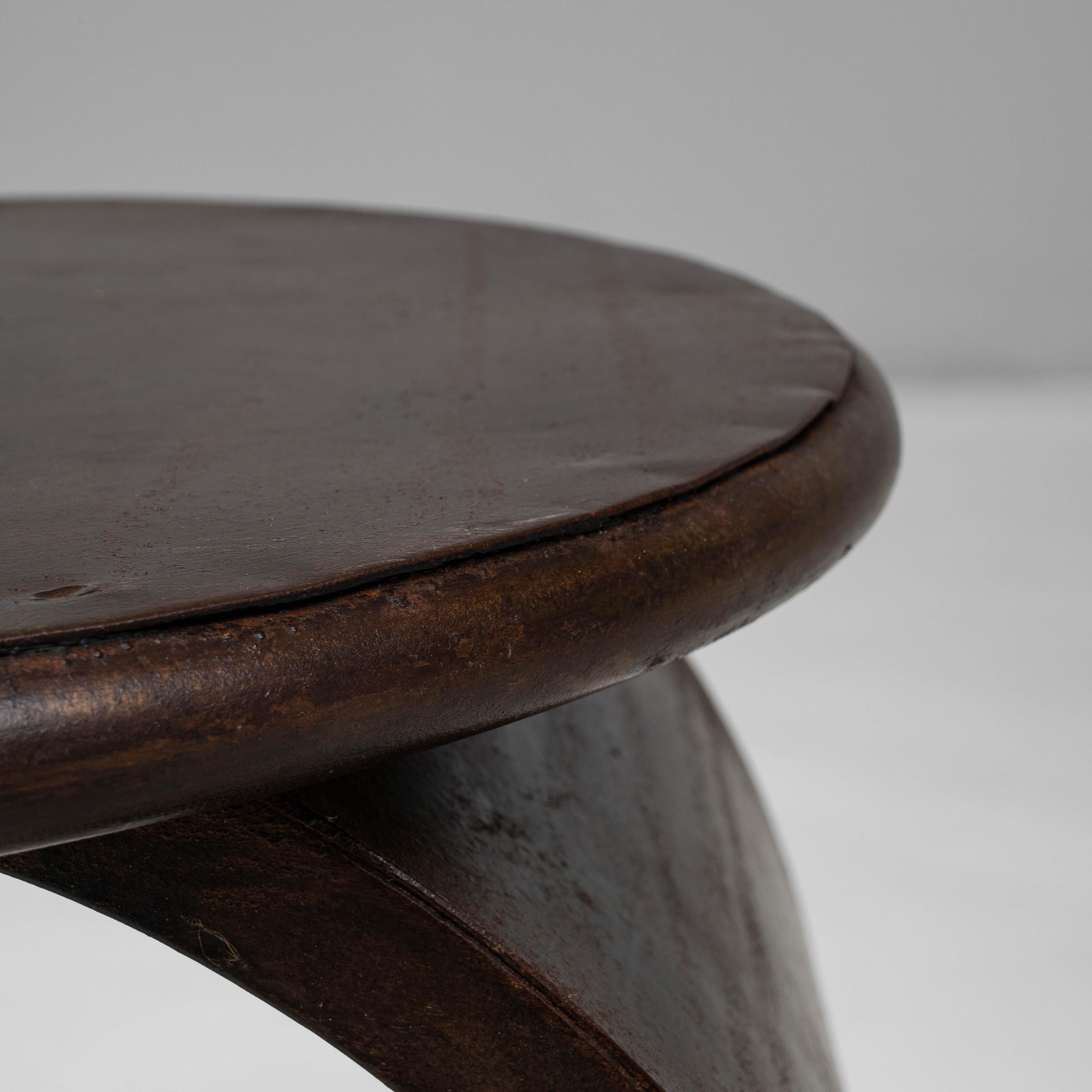 Polnischer industrieller geschwungener Metallhocker des 20. 5