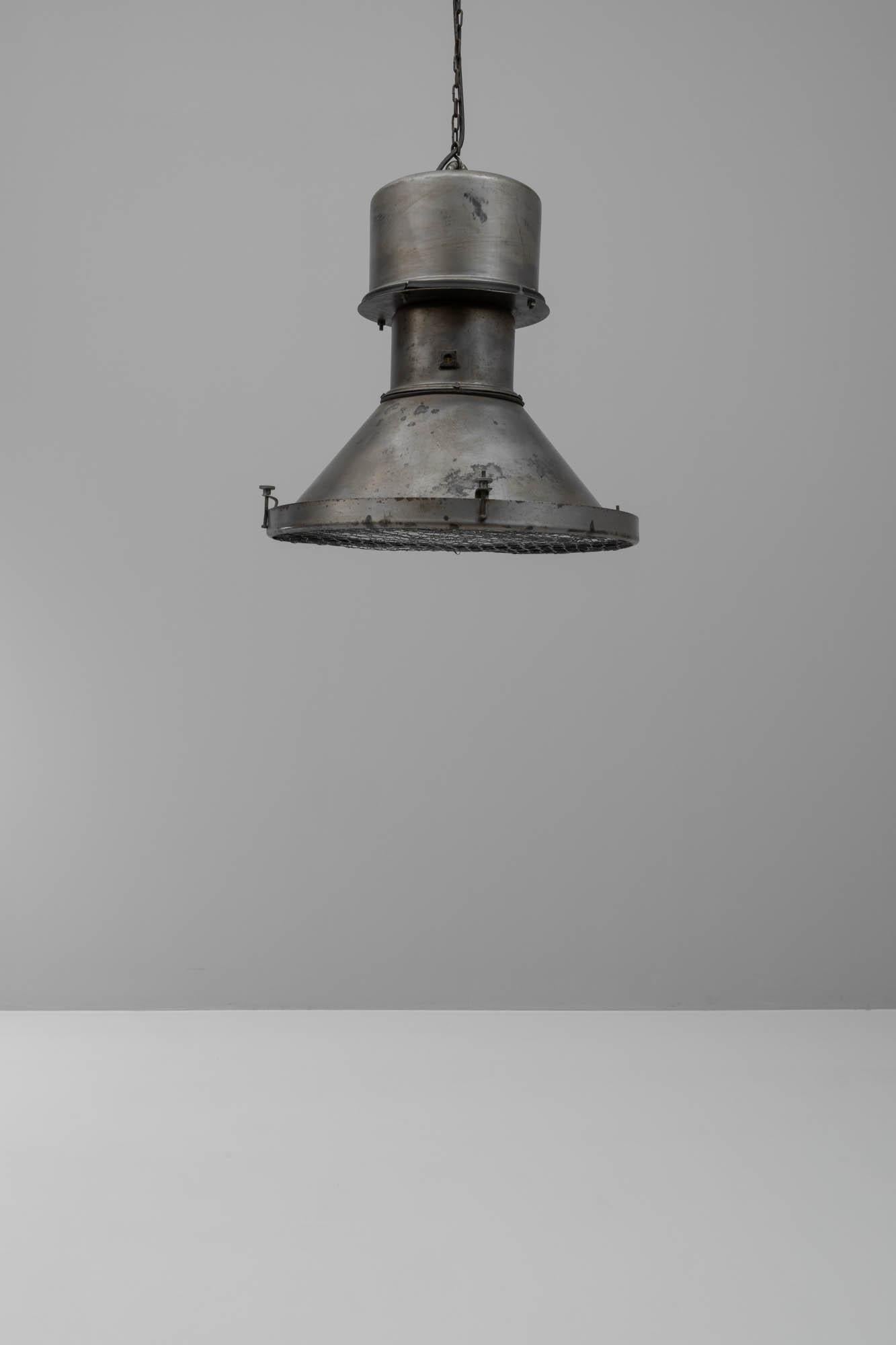 Polonais Lampe pendante en métal polonais du 20e siècle en vente