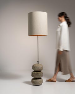 Lampadaire polonais du XXe siècle en pierre avec abat-jour en lin, style rustique