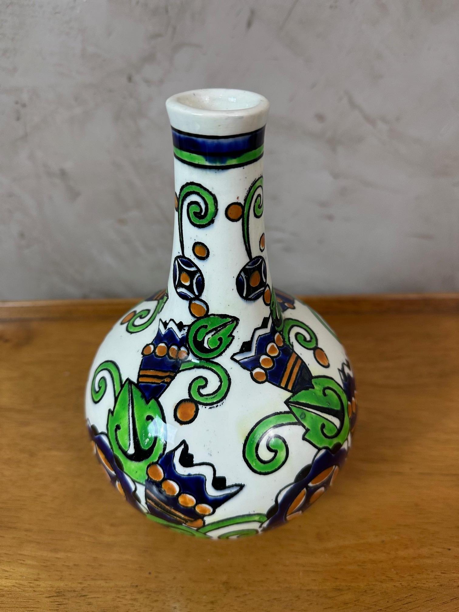 Vaso in ceramica policroma del XX secolo Charles Catteau for Boch Freres In condizioni buone in vendita a LEGNY, FR