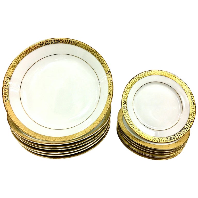 20th Century Porcelain and 22K Gold Dinnerware Set of 14 Pieces By