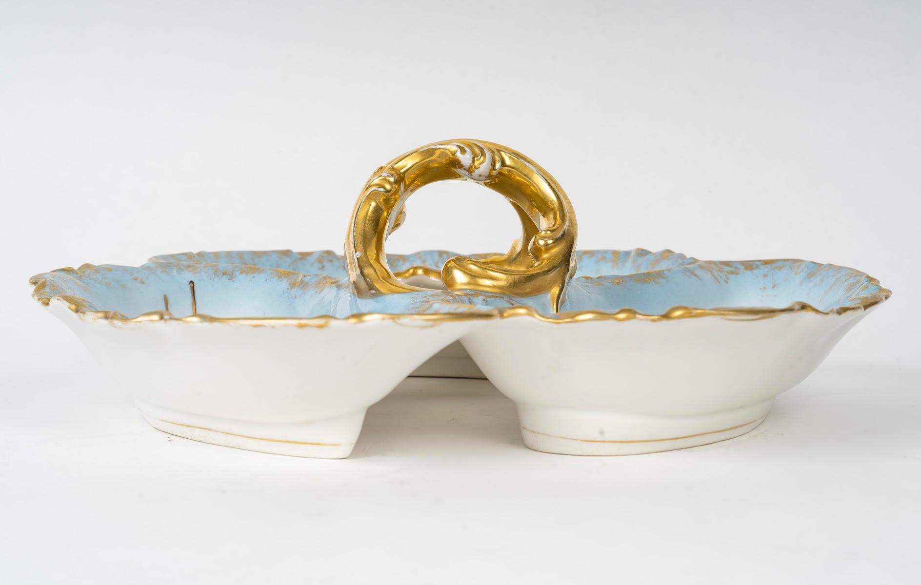 20th century porcelain bowl and aperitif stand, Napoleon III style.

H: 10cm, D: 33cm