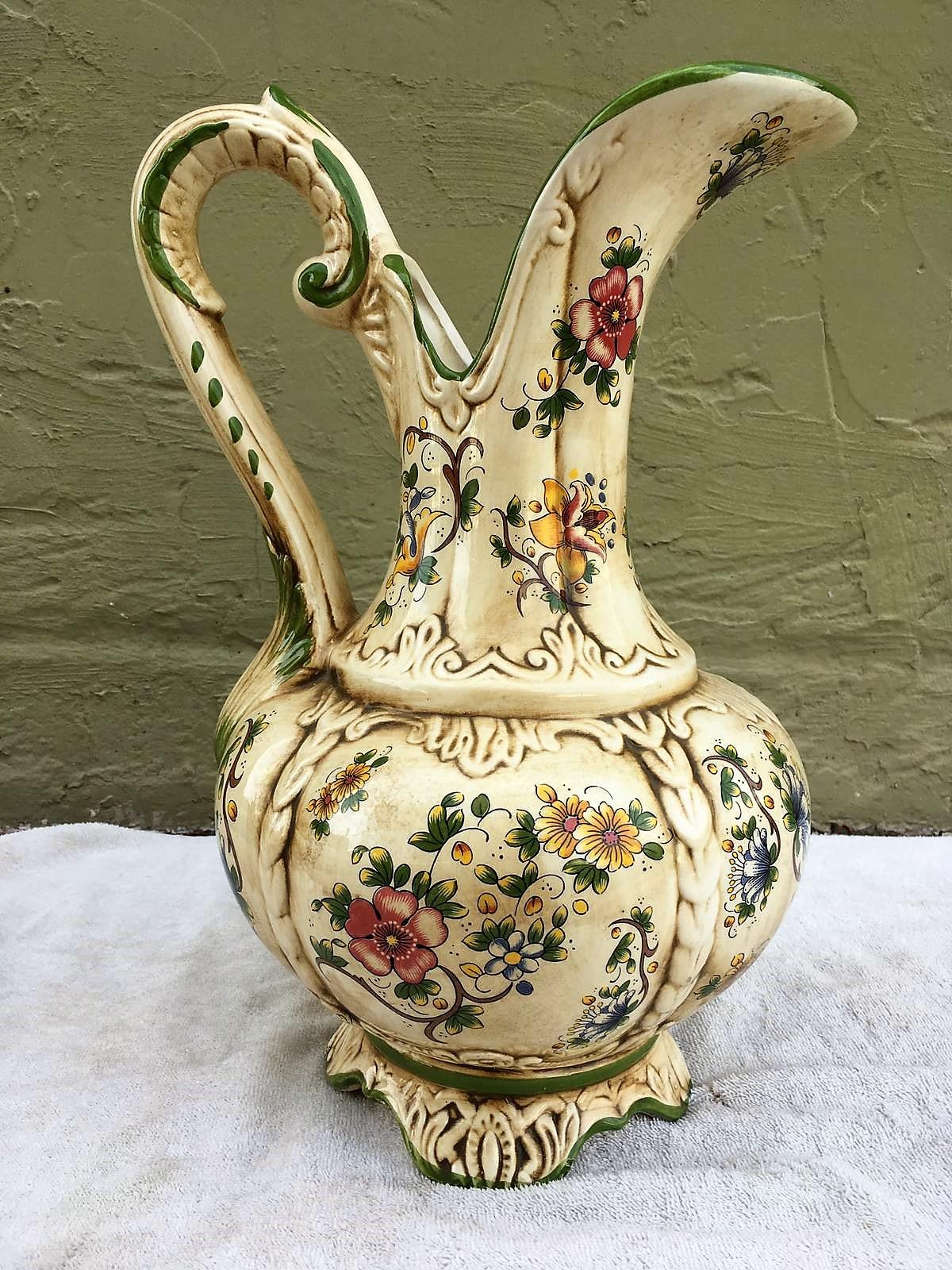 Néoclassique Urne ou jarre ornementale de Capodimonte en porcelaine du 20ème siècle en vente