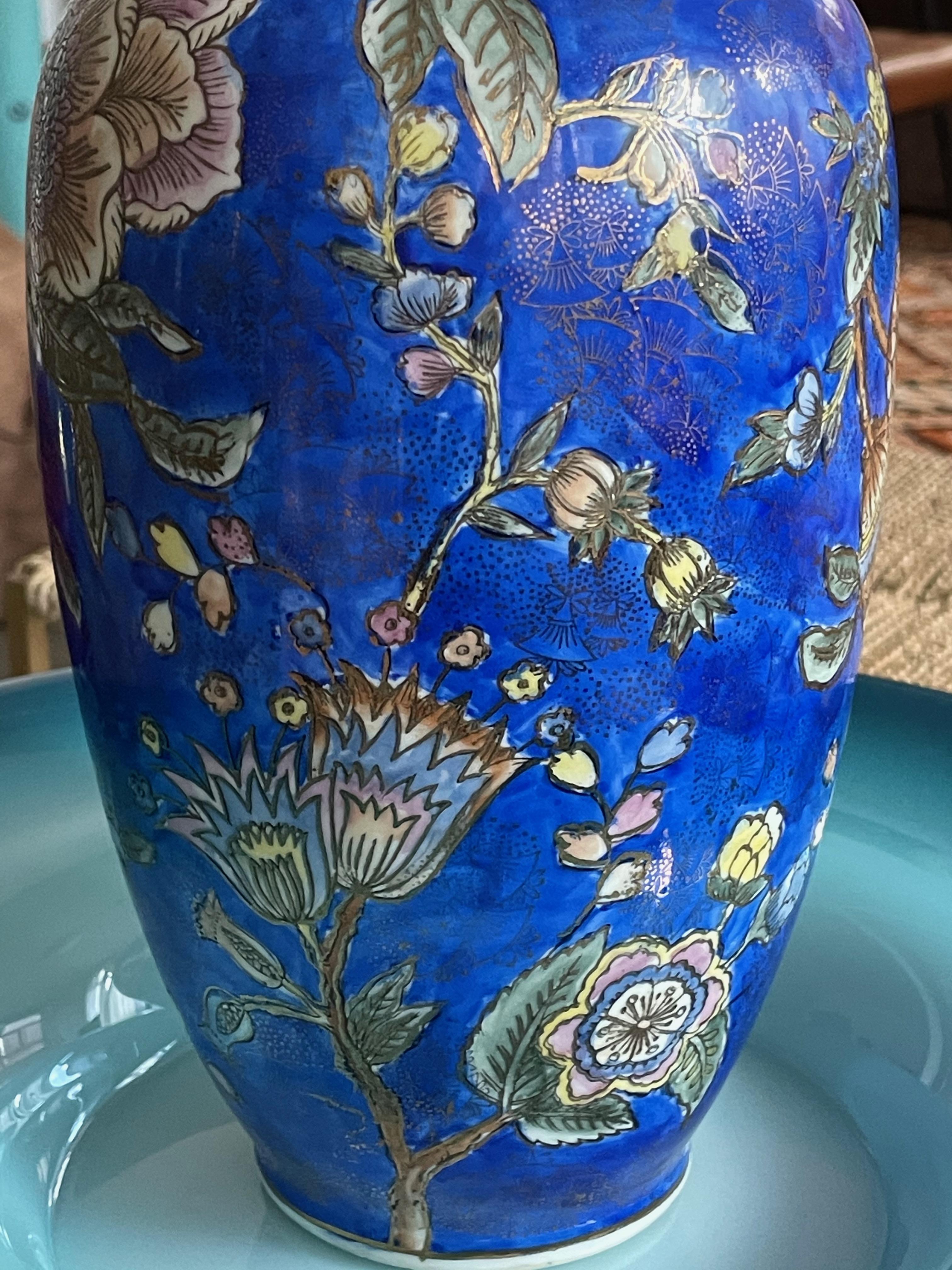 Chinesische Vintage-Vase aus blauem Porzellan im Angebot 4