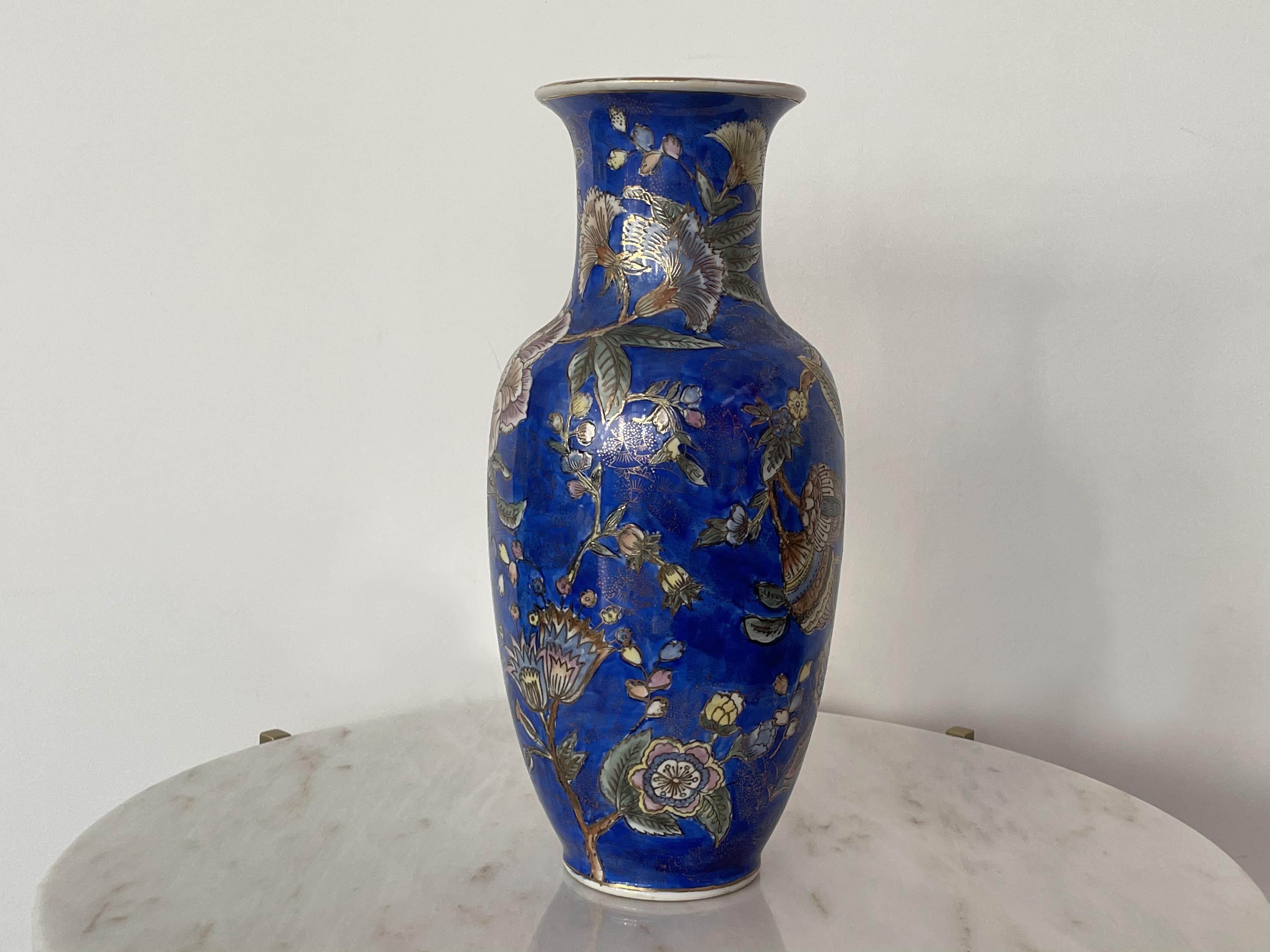 Chinesische Vintage-Vase aus blauem Porzellan im Angebot 1