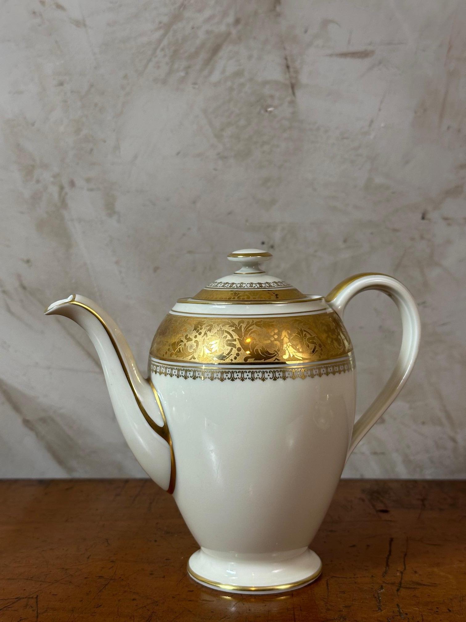 20th century Porcelain Coffee Set by Thomas Ivory Bavaria, 1950s In Good Condition For Sale In LEGNY, FR