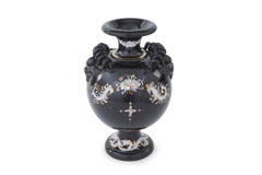 Dekoratives Stück / Vase aus Porzellan des 20. Jahrhunderts