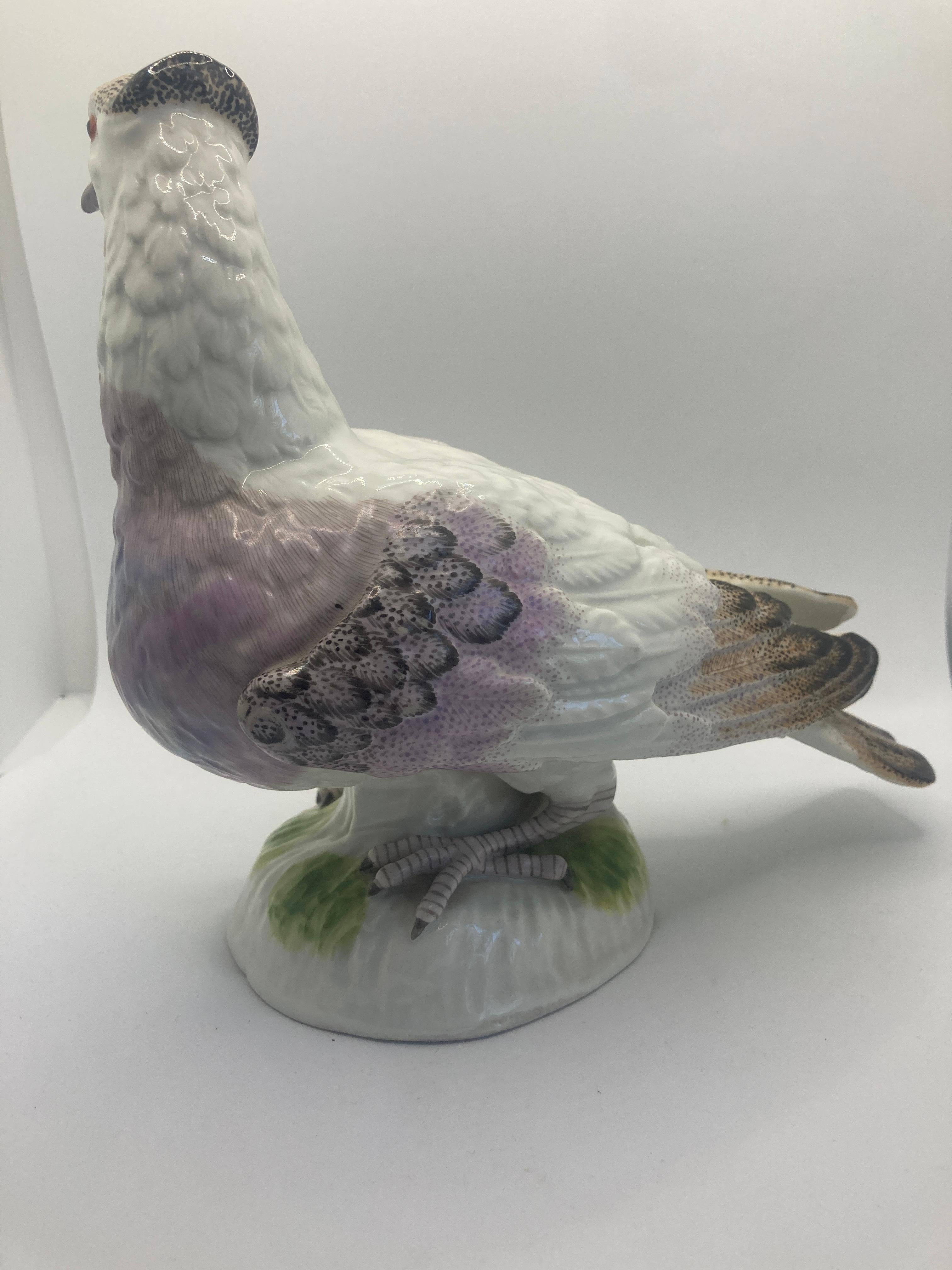 Porzellanfigur einer Taube aus dem 20. (Handbemalt) im Angebot