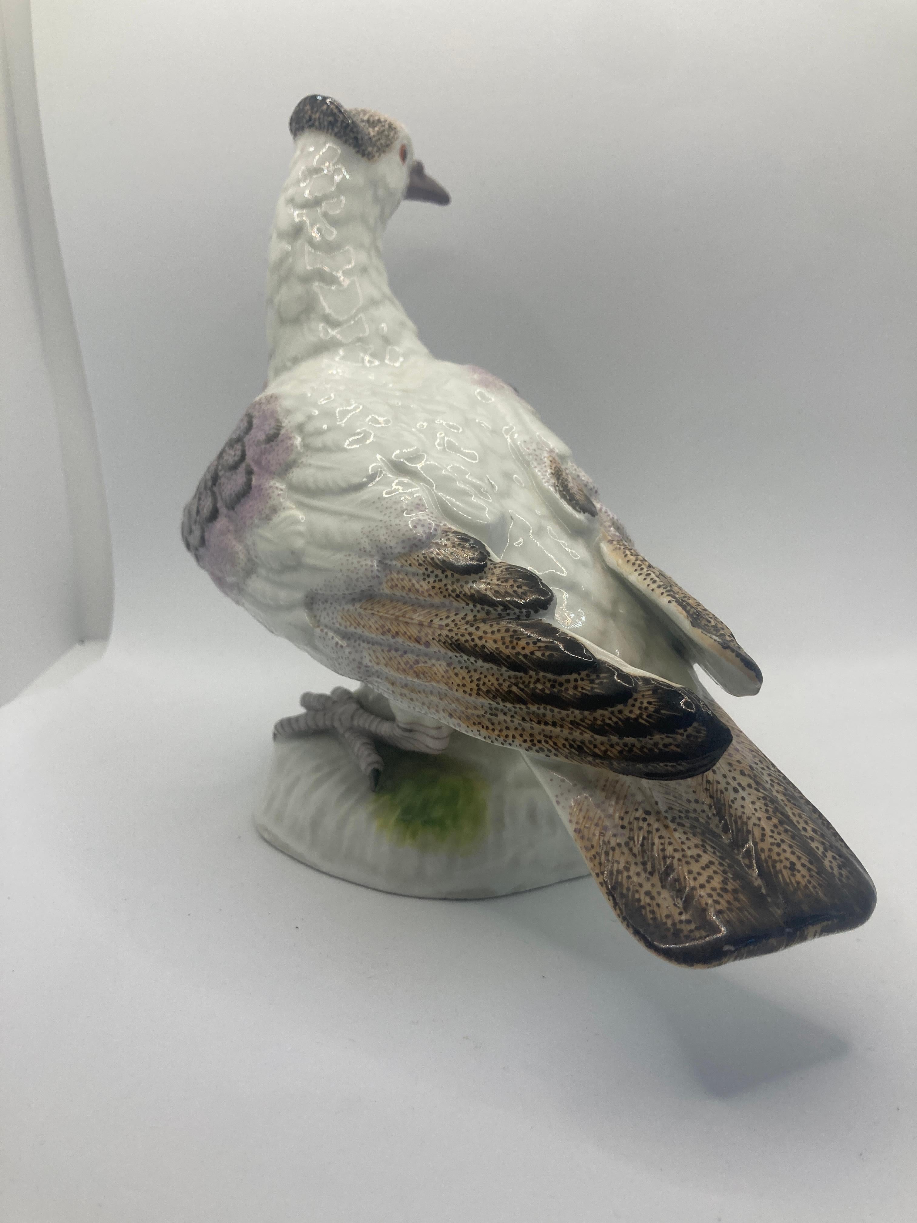 Porzellanfigur einer Taube aus dem 20. (20. Jahrhundert) im Angebot