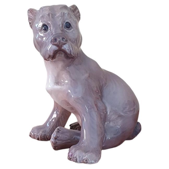 Figurine en porcelaine du 20e siècle représentant un chiot schnauzer