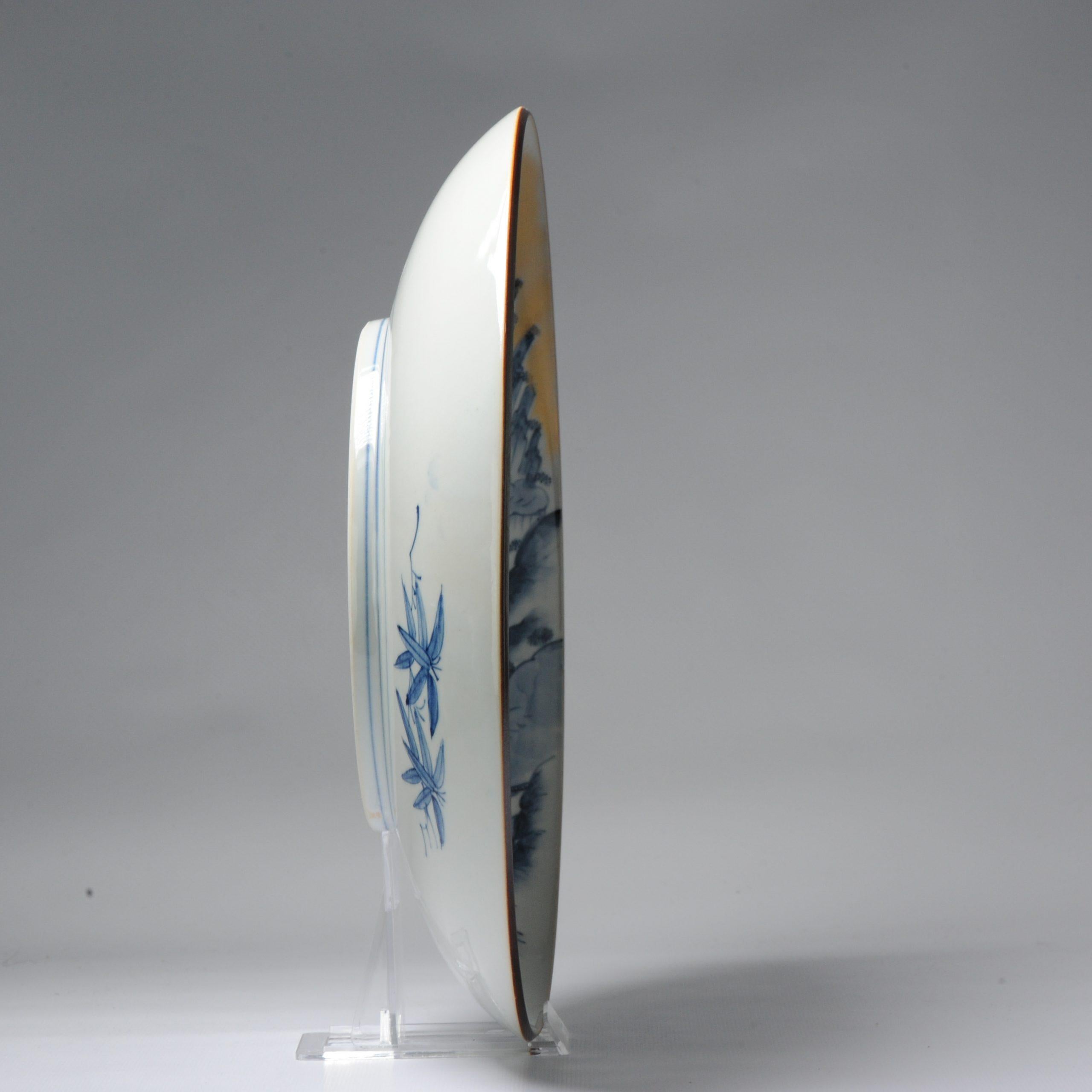 Super grand plateau de présentation japonais en porcelaine bleu et blanc du 20ème siècle en vente 4