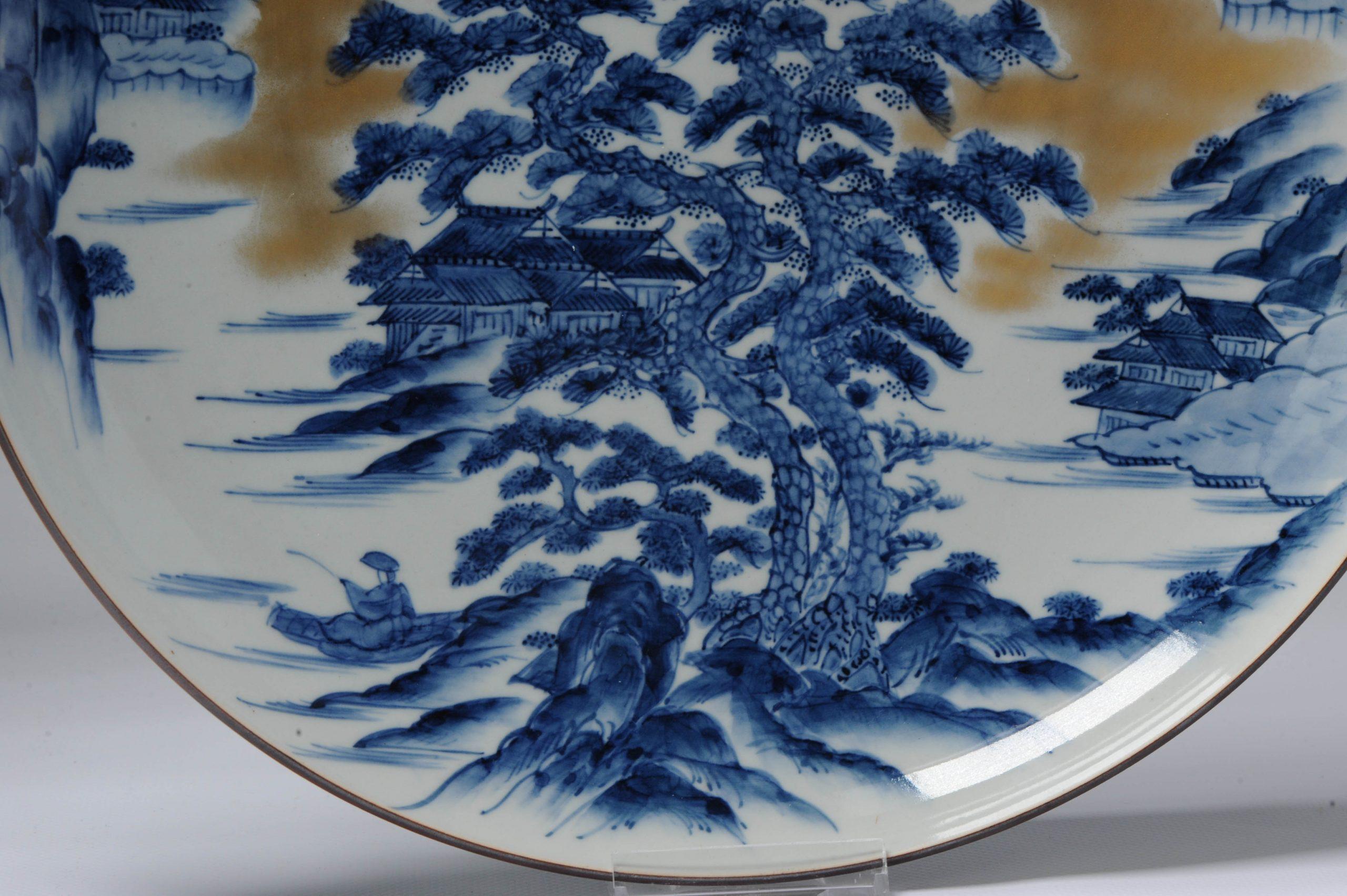 Super grand plateau de présentation japonais en porcelaine bleu et blanc du 20ème siècle en vente 8