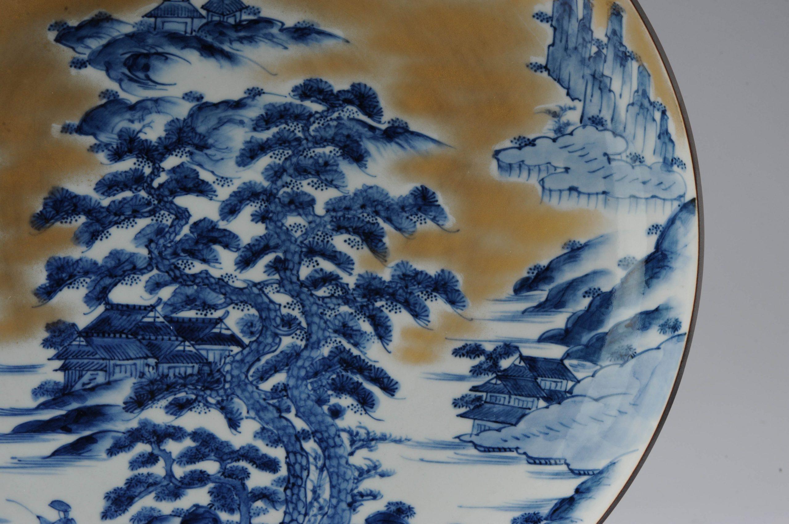 Super grand plateau de présentation japonais en porcelaine bleu et blanc du 20ème siècle en vente 10