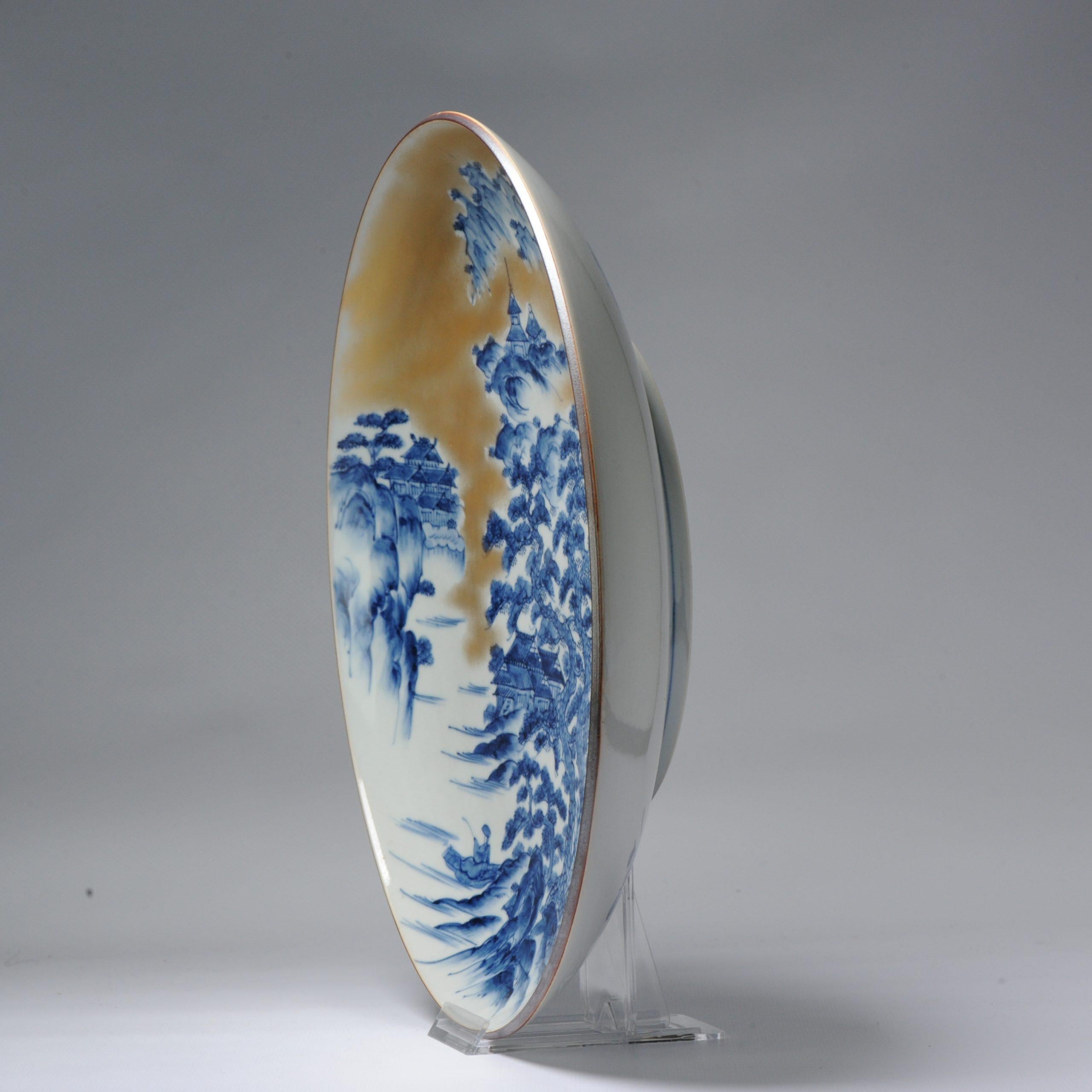 Chinois Super grand plateau de présentation japonais en porcelaine bleu et blanc du 20ème siècle en vente