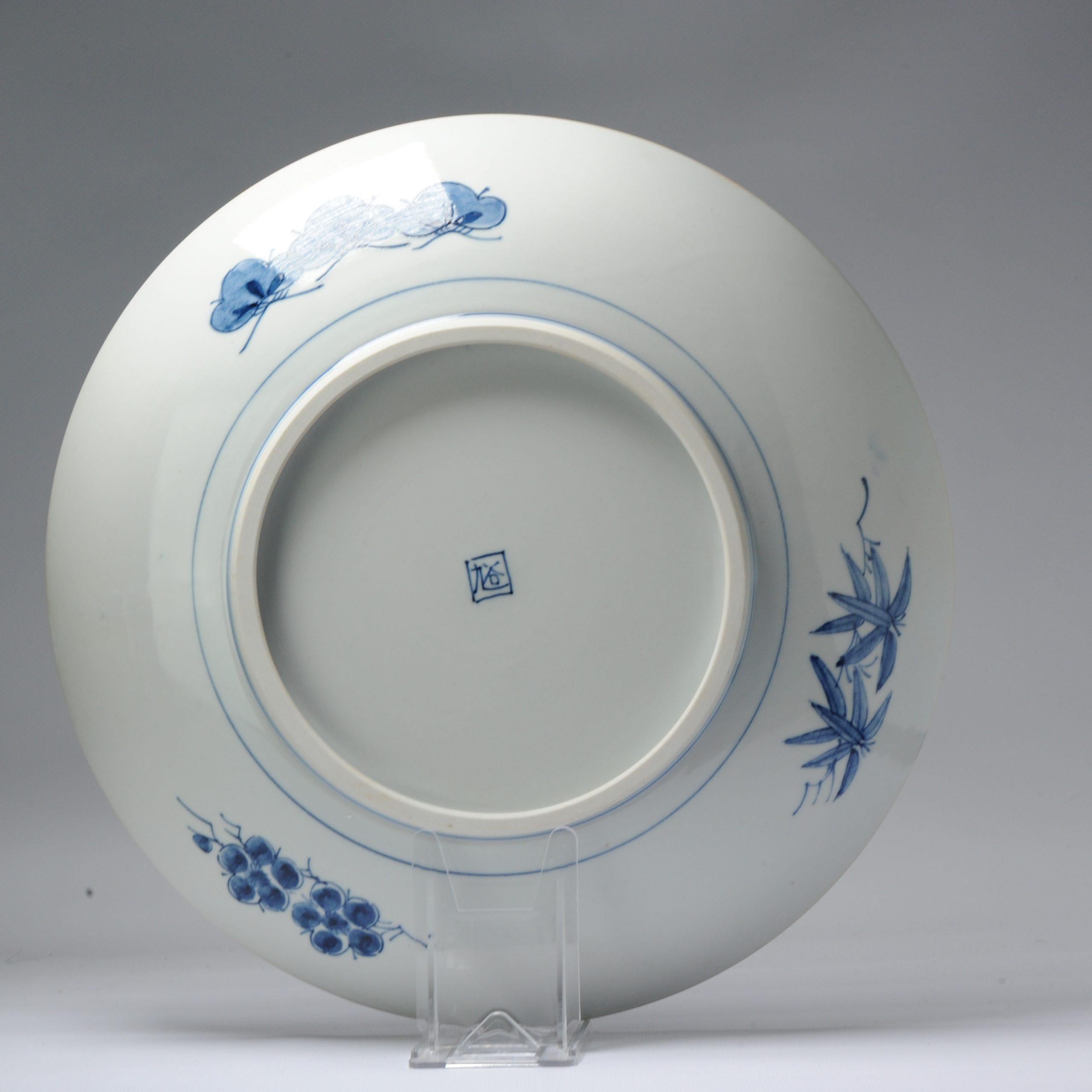 Super grand plateau de présentation japonais en porcelaine bleu et blanc du 20ème siècle en vente 1