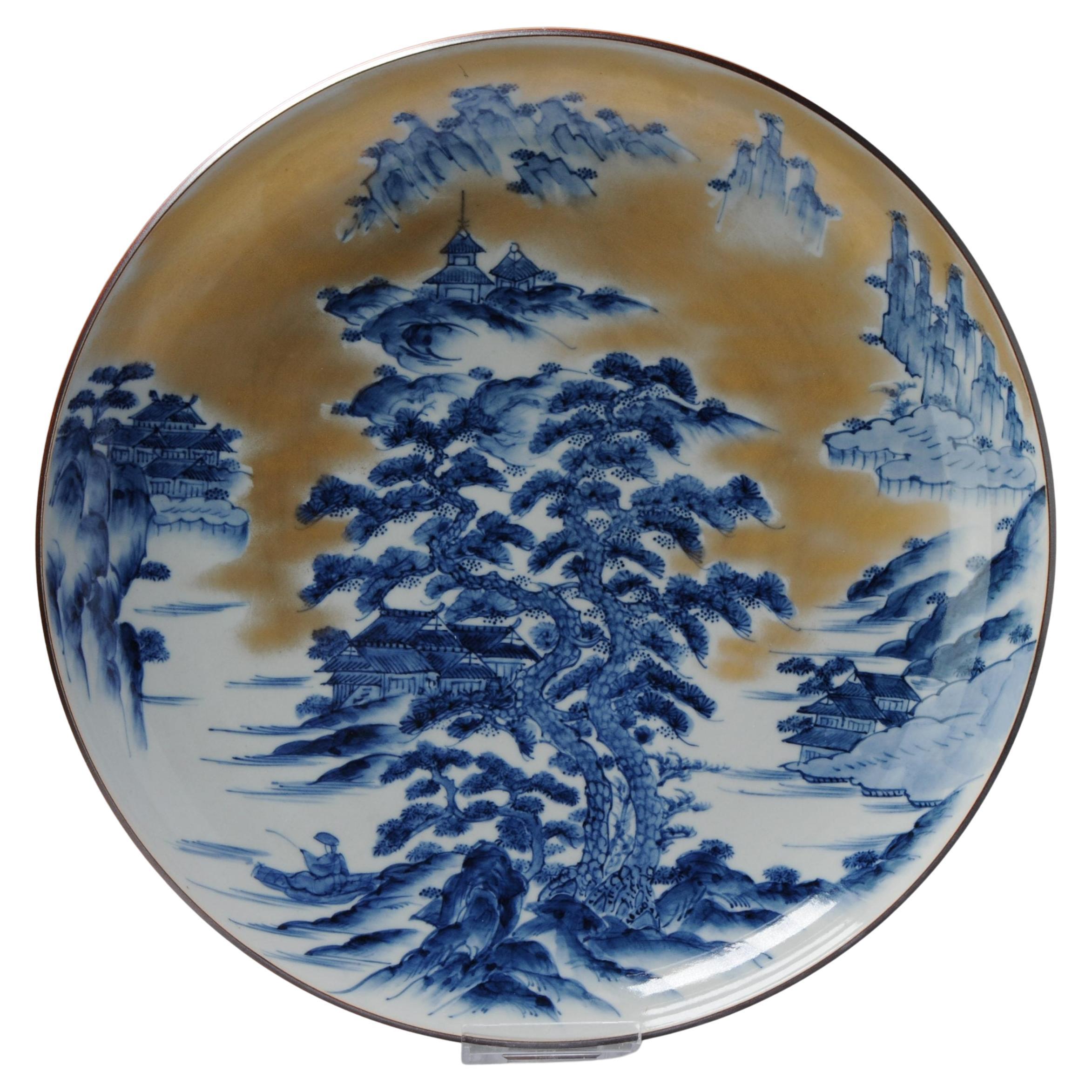 Super grand plateau de présentation japonais en porcelaine bleu et blanc du 20ème siècle