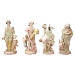 sculpture en porcelaine du 20ème siècle peinte à la main "les quatre saisons" par Capodimonte