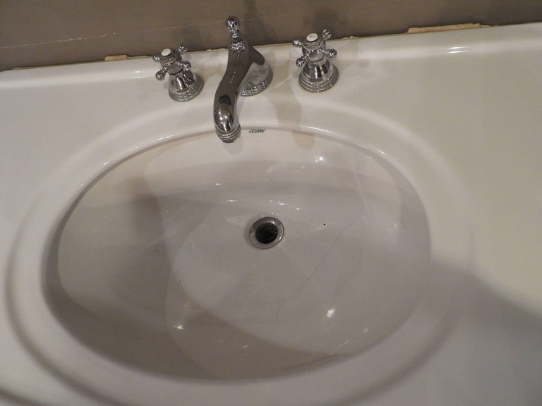20th Century Porcelain Sink For Sale at 1stDibs